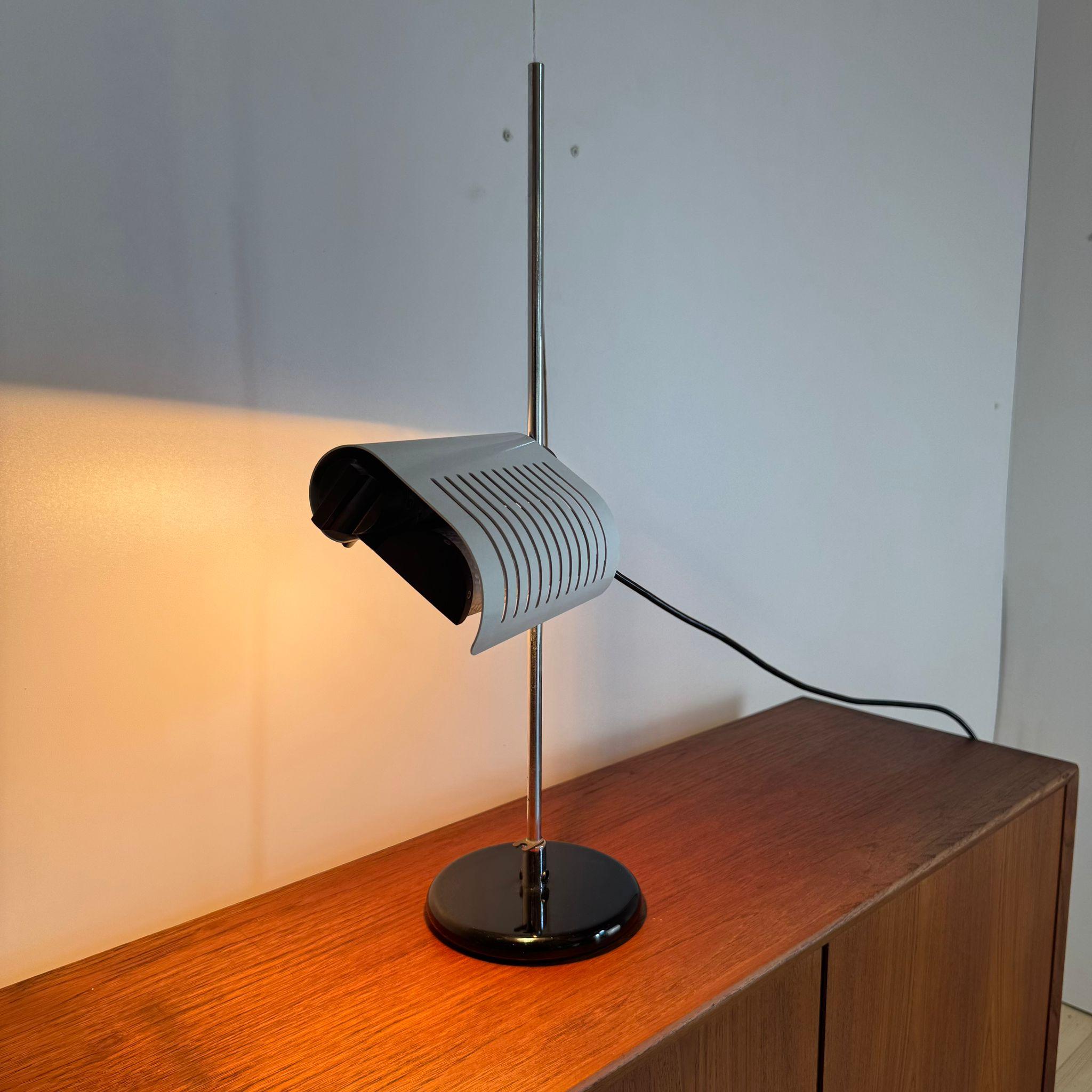 Table lamp 885/L Joe Colombo for Oluce, Italy 1970 (Late 20th Century) im Angebot
