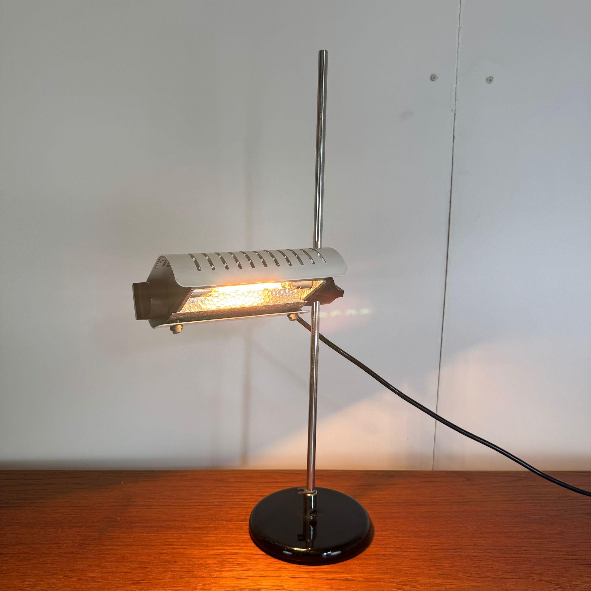Table lamp 885/L Joe Colombo for Oluce, Italy 1970 (Metall) im Angebot