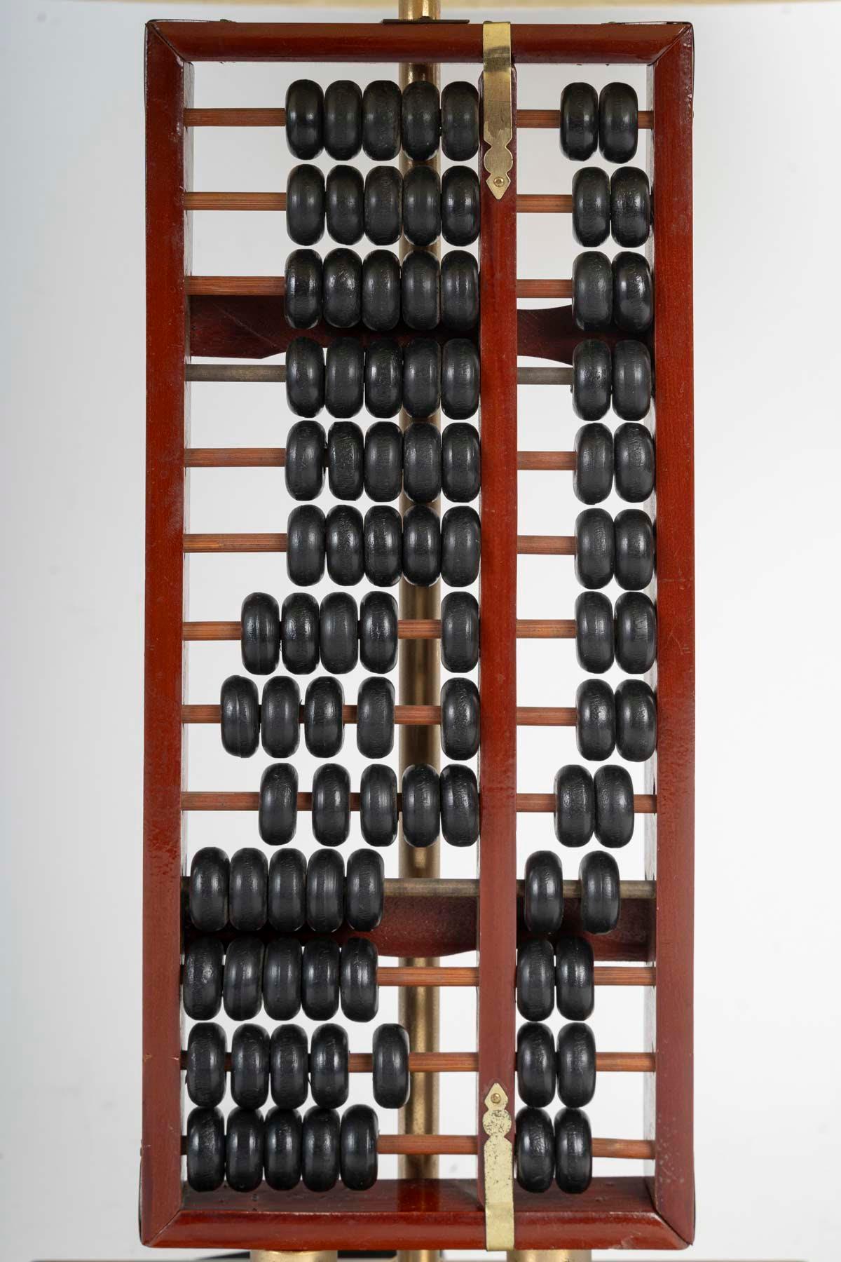 Lámpara de sobremesa, ábaco de madera lacada y metal, 1960.

Lámpara de sobremesa de los años 60, de diseño vintage, que forma un ábaco de madera lacada y metal.
h: 64cm, d: 40cm