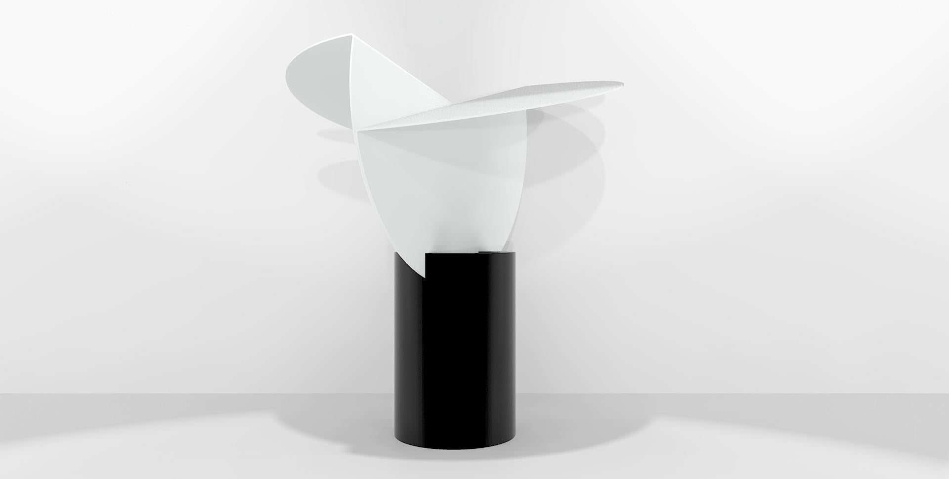 Mid-Century moderno Scultura luminosa Ala Big Black/White, progettata nel 1969. in vendita
