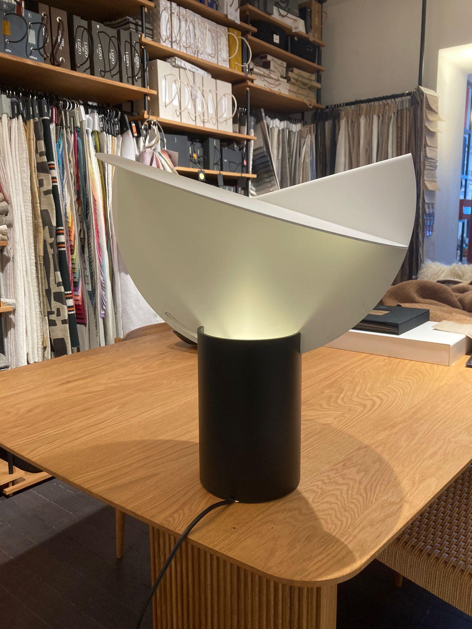 Scultura leggera Ala Medium Black/White, progettata nel 1969. In condizioni ottime in vendita a Hoegaarden, BE