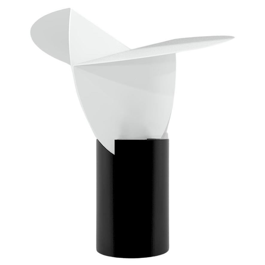Escultura Light Ala Medium Negro/Blanco diseñada en 1969