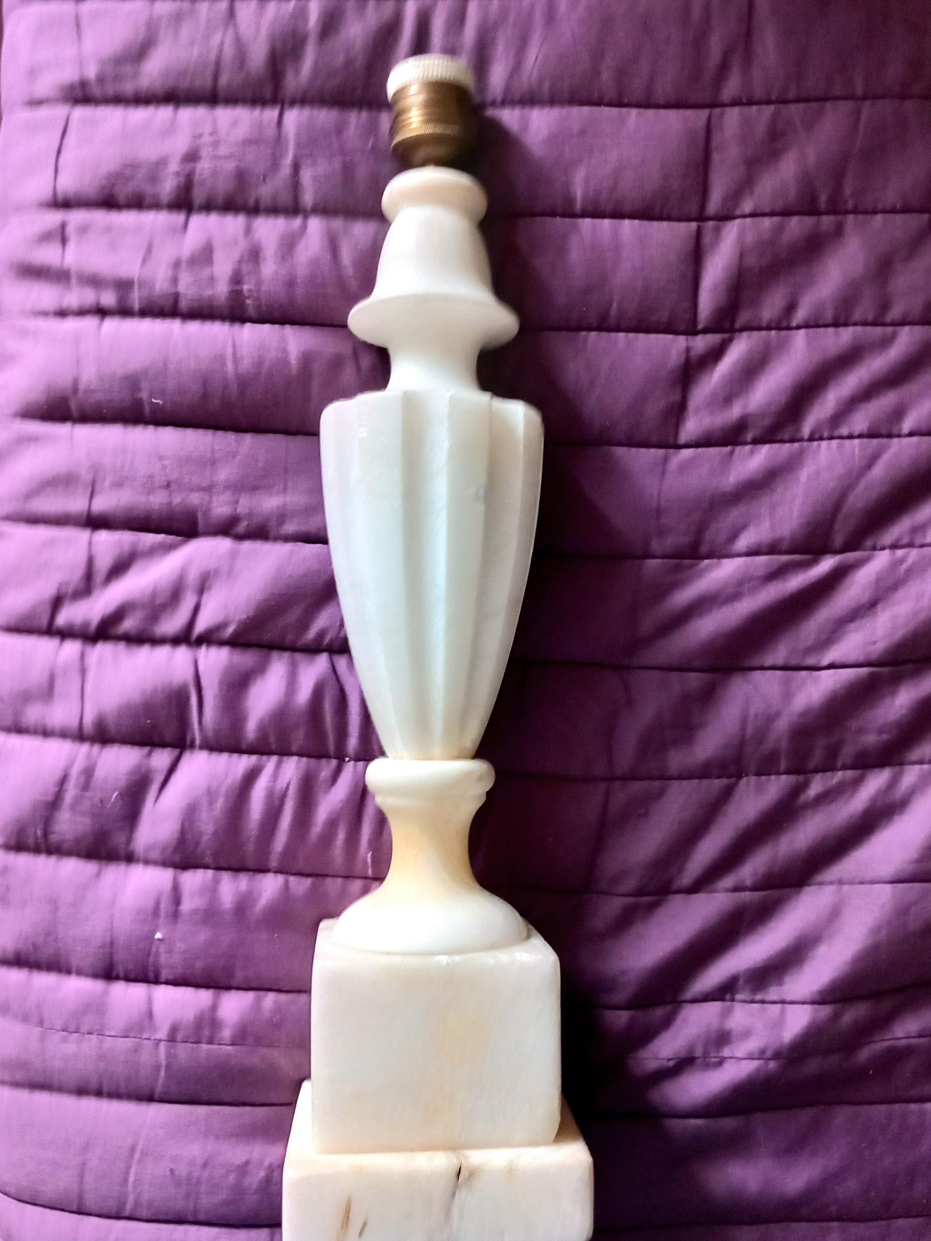 Lampe de table Art déco en albâtre ou marbre blanc  Large  Début du 20e siècle en Espagne en vente 3