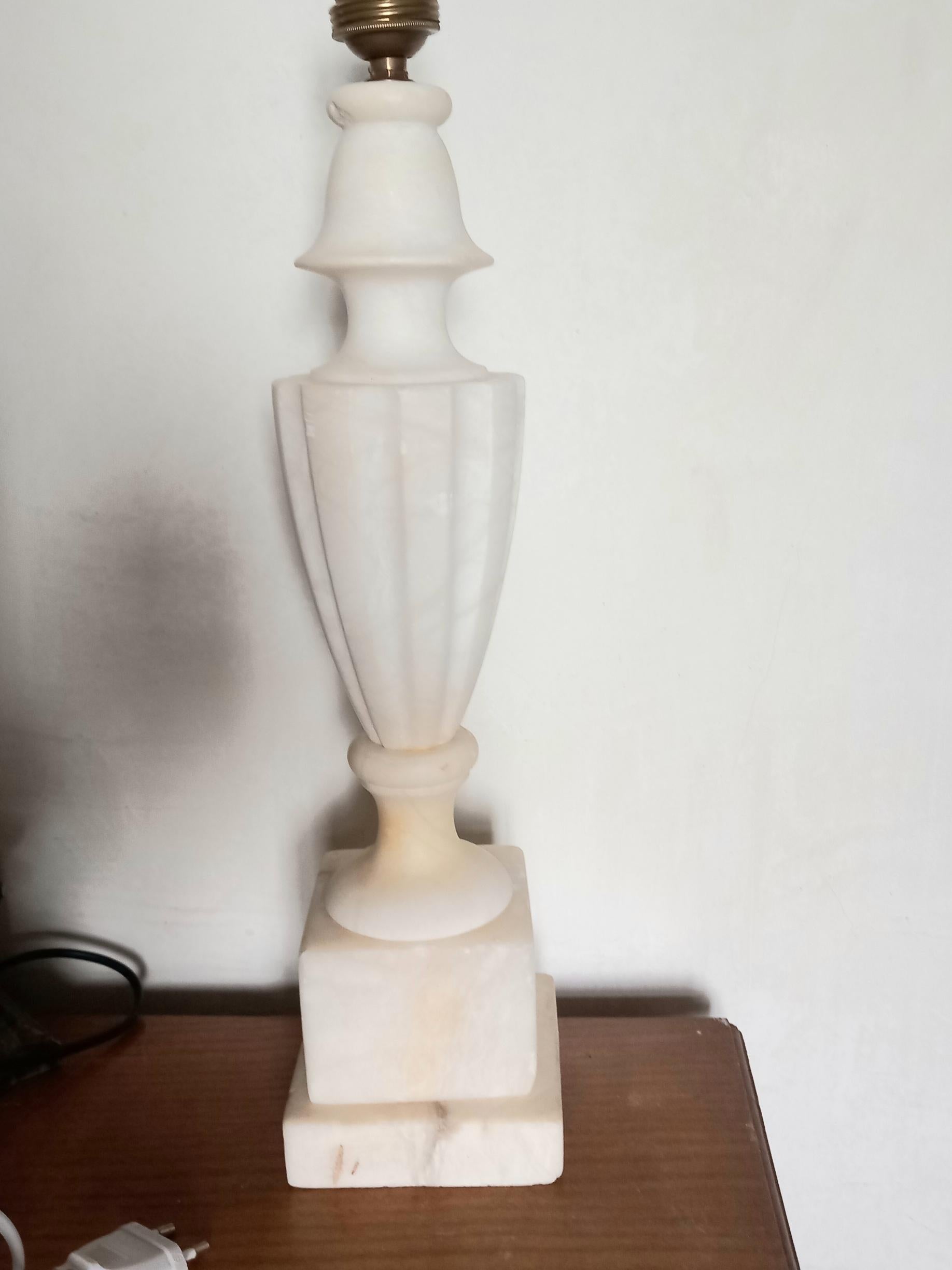 Lampe de table Art déco en albâtre ou marbre blanc  Large  Début du 20e siècle en Espagne en vente 7