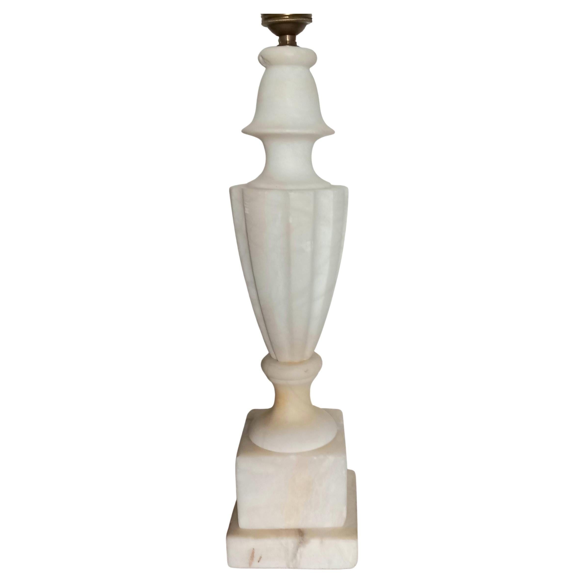 Beautiful white alabaster or white statuario marble lamp. It is a solid and heavy lamp,
Nice texture and patina.
Perfect lamp to place on a console or on a sideboard.
Beautiful lamp. It is a very solid albaster table lamp. with classic style, almost