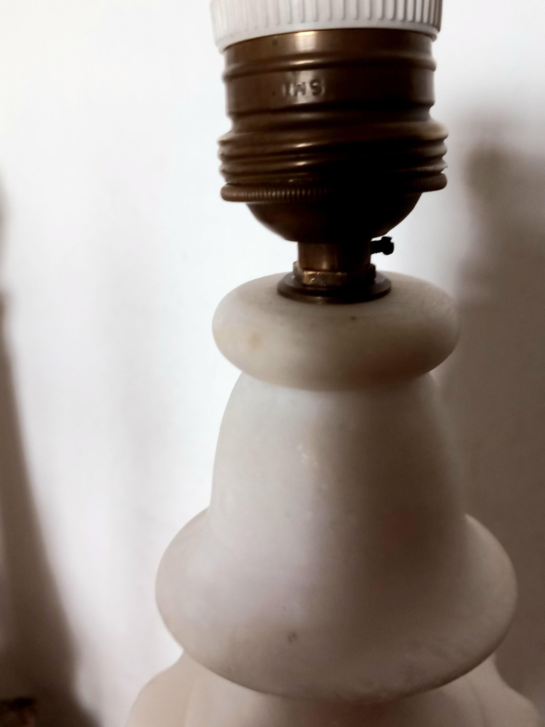 Fait main Lampe de table Art déco en albâtre ou marbre blanc  Large  Début du 20e siècle en Espagne en vente