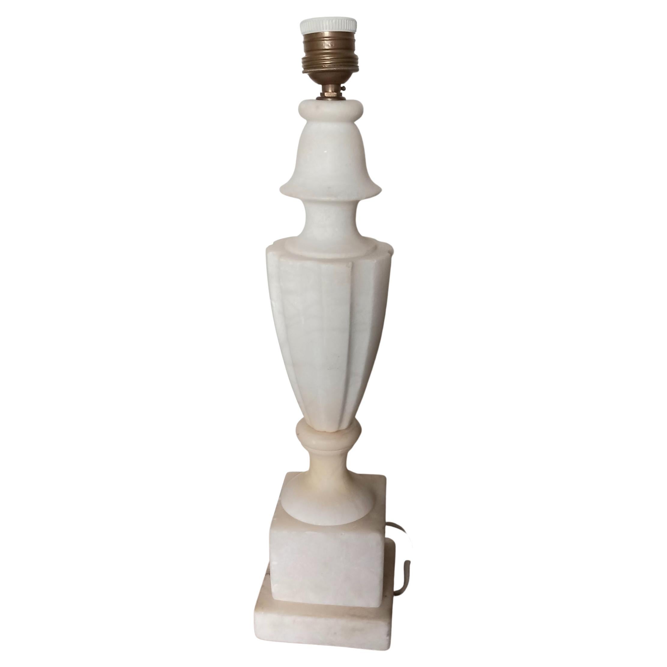 Lampe de table Art déco en albâtre ou marbre blanc  Large  Début du 20e siècle en Espagne