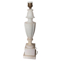 Lampe de table Art déco en albâtre ou marbre blanc  Large  Début du 20e siècle en Espagne