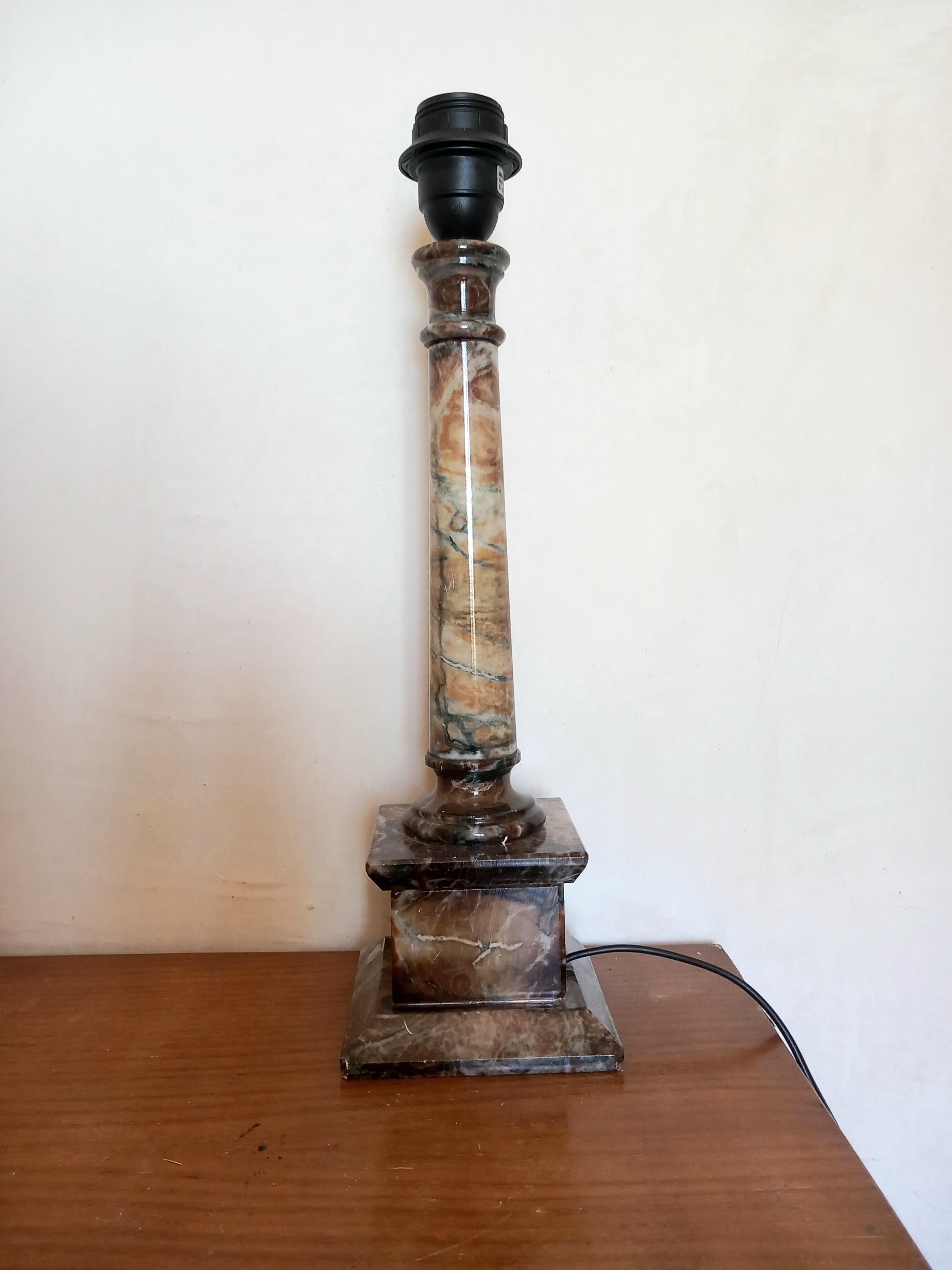  Tischlampe aus Alabaster, Italien Mitte des 20. Jahrhunderts, Italien im Angebot 1