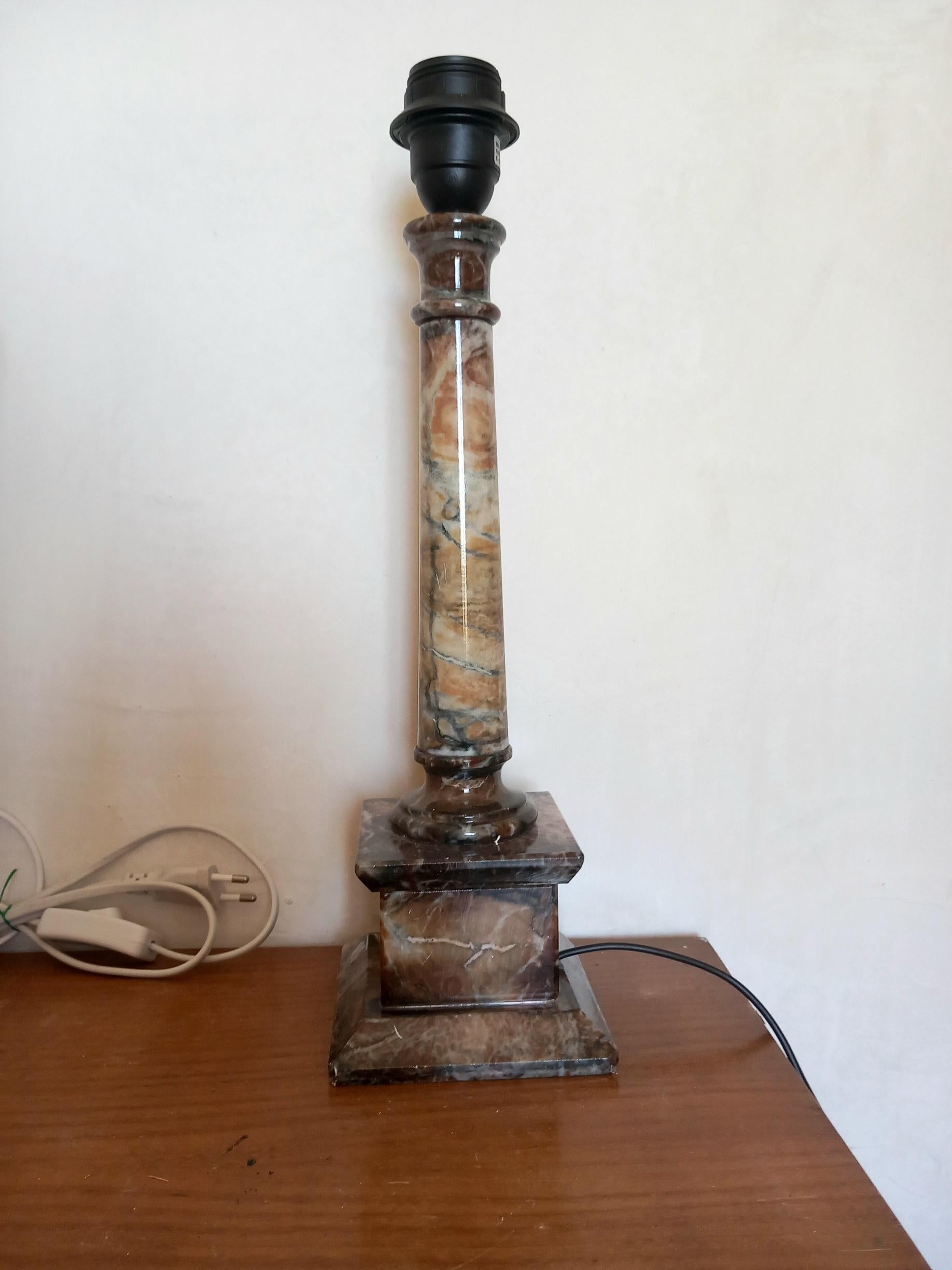  Tischlampe aus Alabaster, Italien Mitte des 20. Jahrhunderts, Italien im Angebot 2