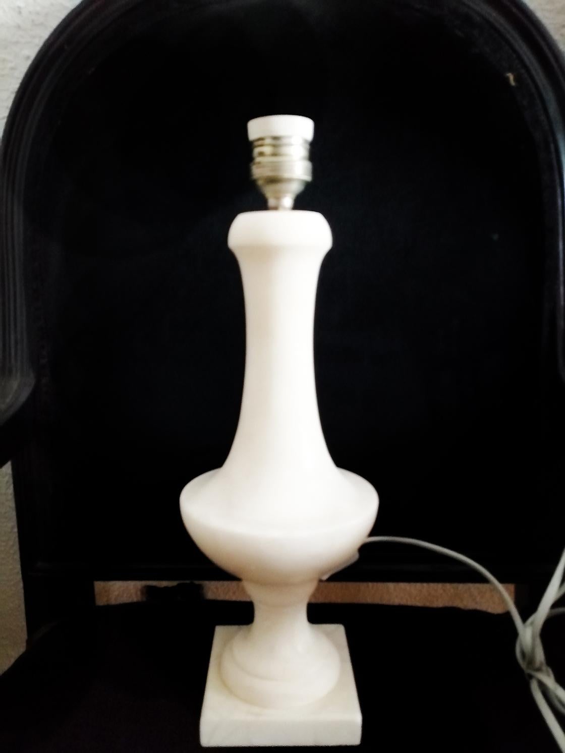 If the shipment is to the USA, it is sent with European to American plug adapter

Table lamp in white alabaster 

It is suitable to put on a side table in the living room or on a bedside table

It is in very good condition. 