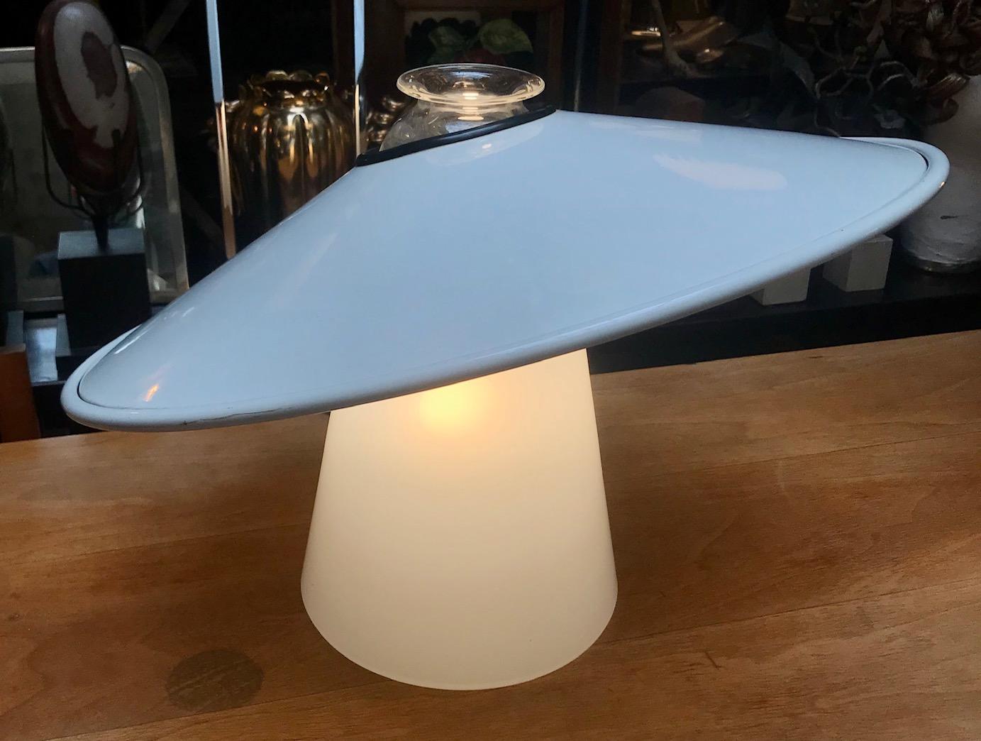 Beautiful table lamp by De Pas and Lomazzi for Stilnovo.

Opaline glass body with adjustable aluminium disc.

1970.
