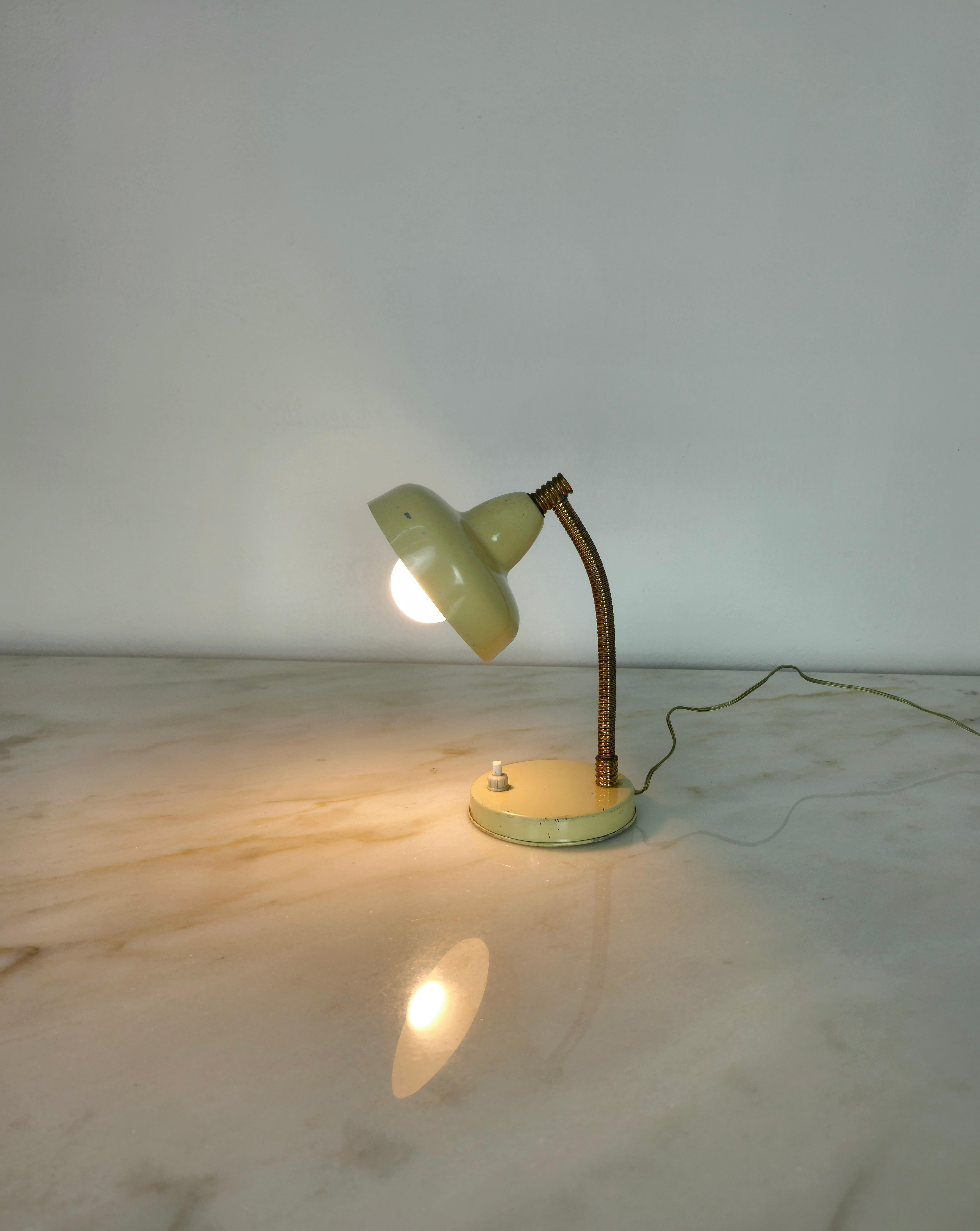 Table lamp with 1 E14 light in beige enamelled aluminum with circular base and adjustable diffuser. Made in Italy in the 50s.