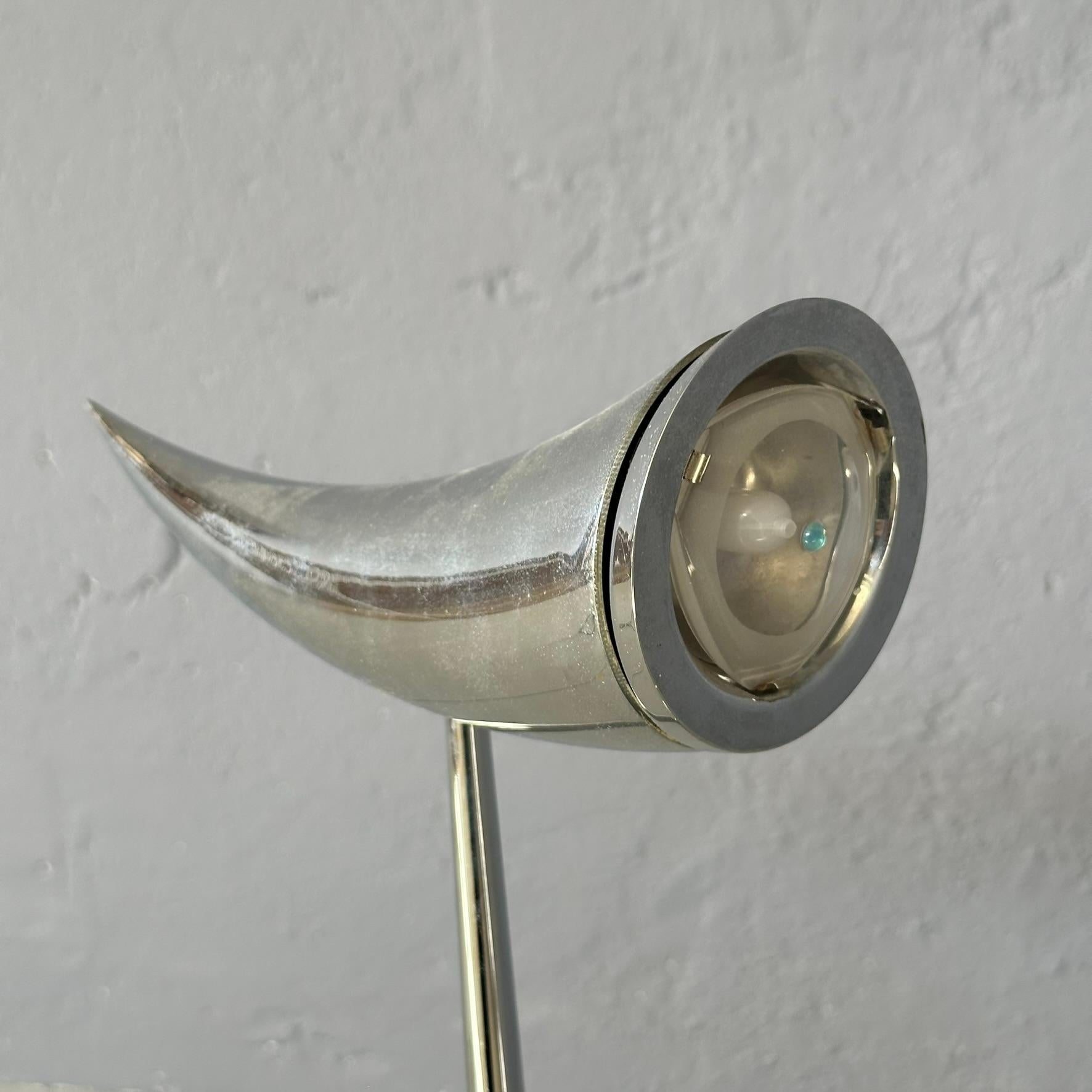 Tischlampe „ARA“, entworfen von Phiiippe Starck für Flos, 1988, verchromter Stahl, Werke (Moderne der Mitte des Jahrhunderts) im Angebot