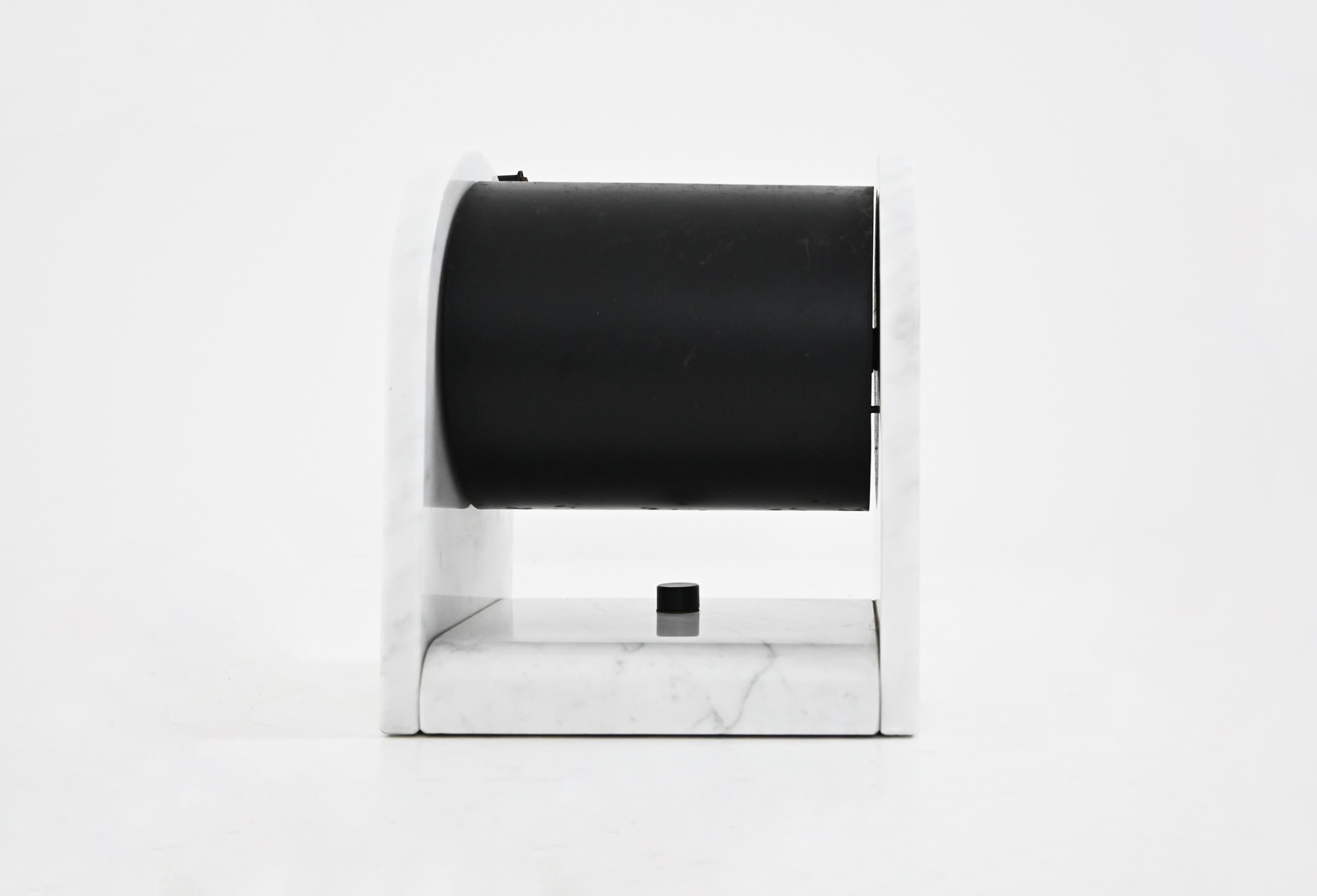 Marble and metal lamp designed by Mario Bellosi in the 60s. The lamp's lighting is adjustable. The lamp is a light source, but it can also project a magnificent rainbow on the wall. Wear due to time and age.
FOR SHIPPING, REQUEST US FOR RECEIVE THE