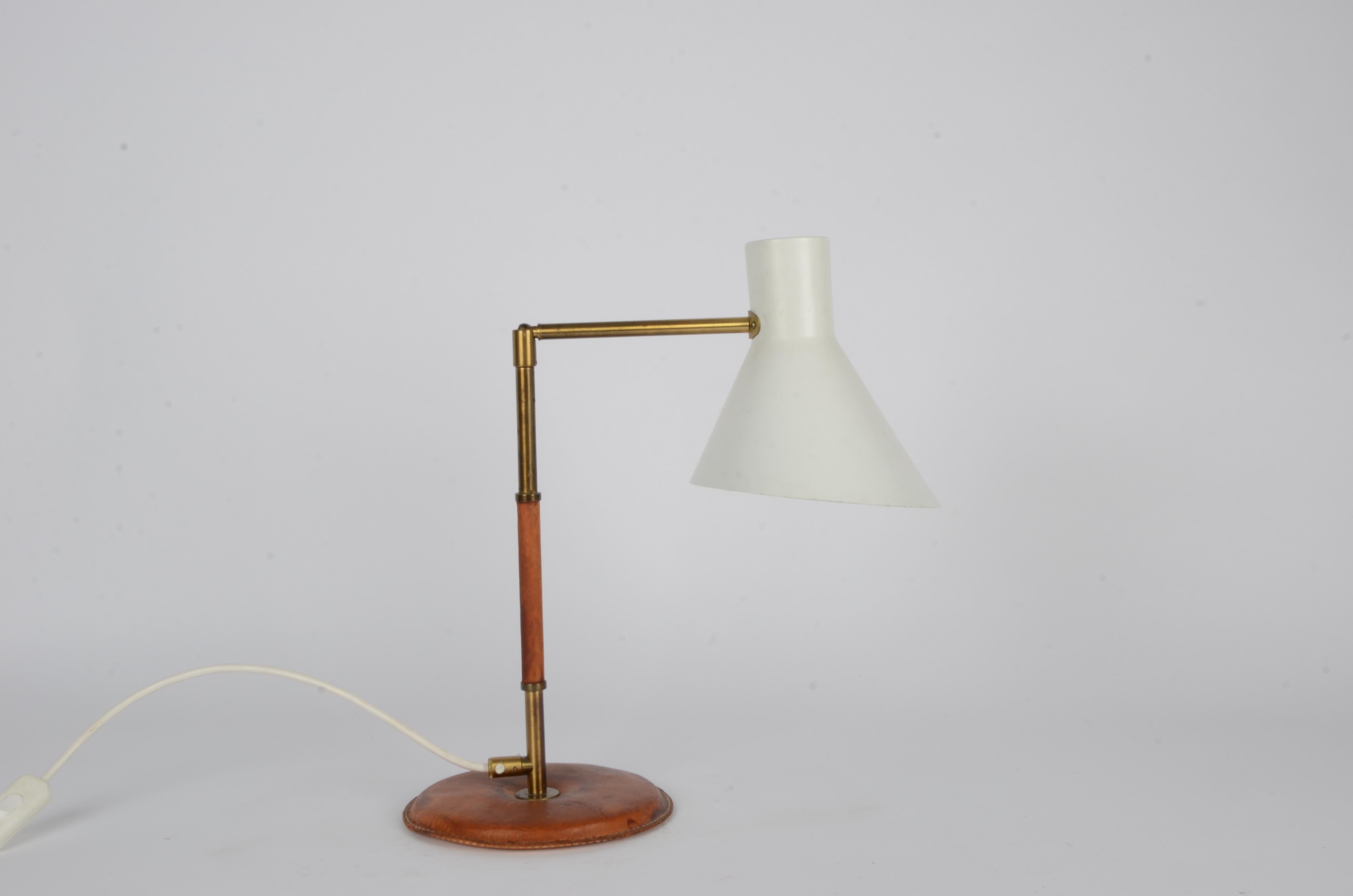 Table lamp in white lacquered metal and leather. By Atelje´Lyktan, attributed Hans Bergström. 1960s Sweden.
