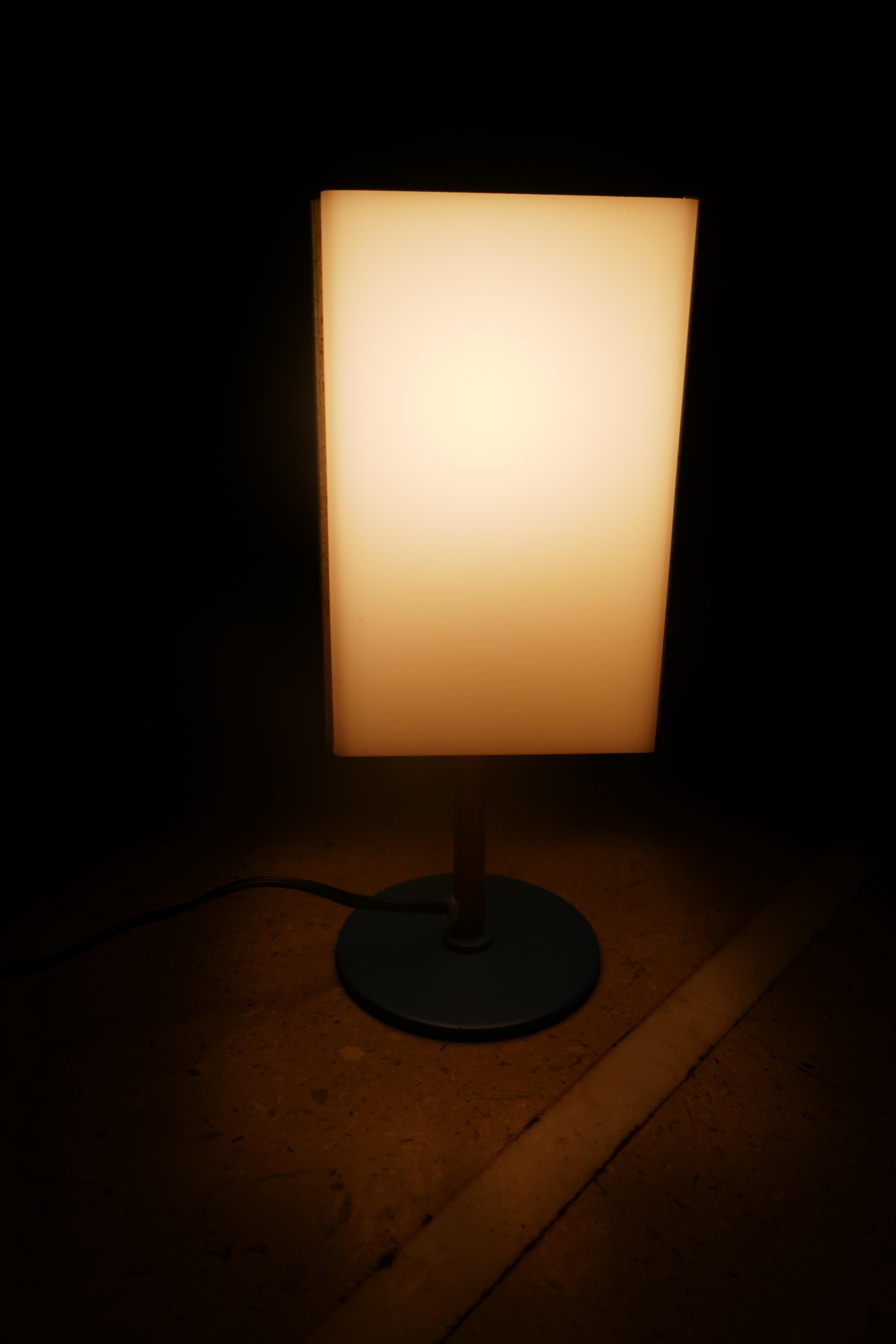 Table lamp attributed to a Stilux production en vente 4