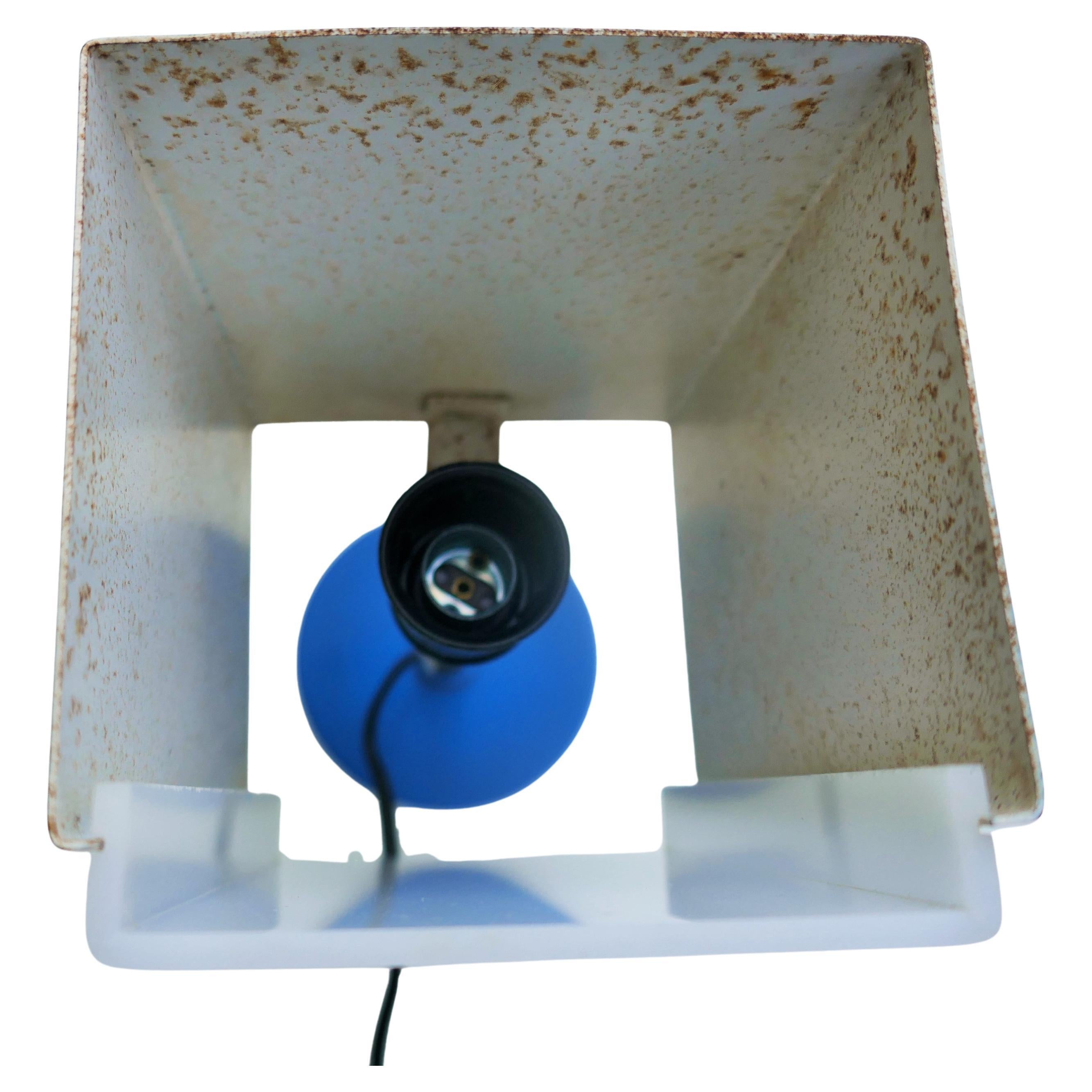 Table lamp attributed to a Stilux production en vente 2