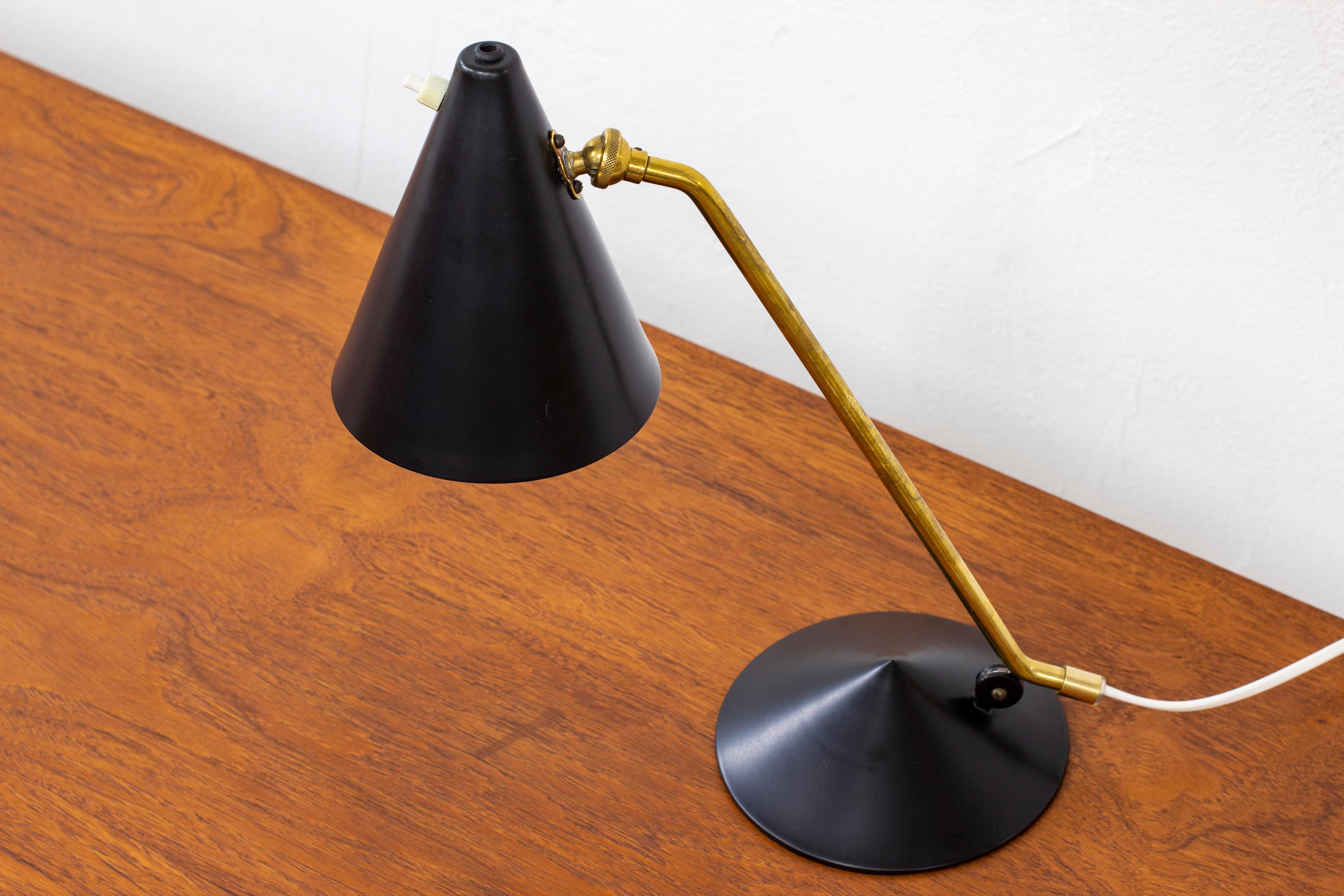 Table Lamp Attributed to Svend Aage Holm Sørensen, Denmark, 1950s In Good Condition For Sale In Hägersten, SE