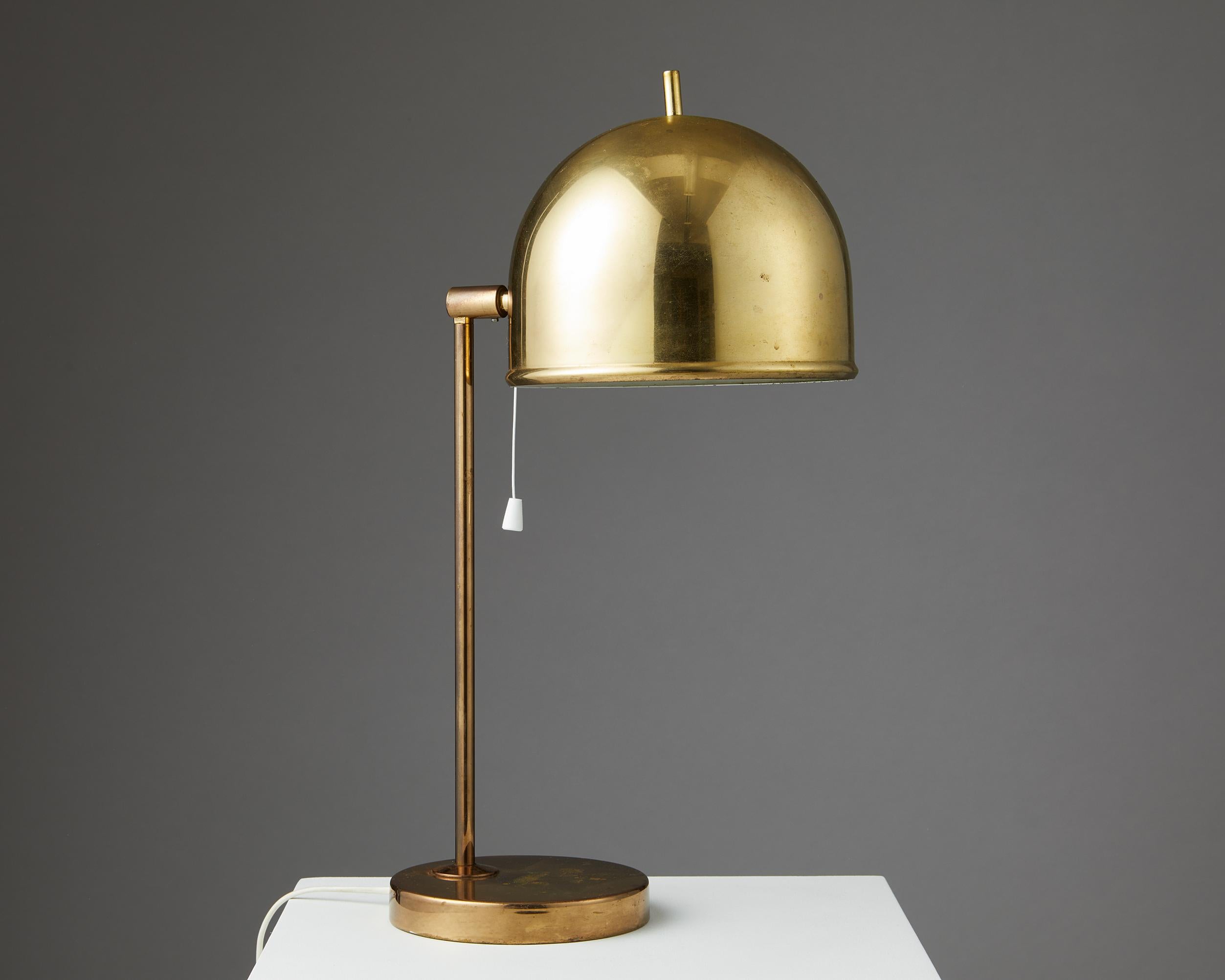 Table lamp B-075 designed by Eje Ahlgren for Bergboms,
Sweden, 1960s.

Polished brass.

Stamped ‘Bergbom B-075’.

Measurements:
H: 50.5 cm / 1' 8