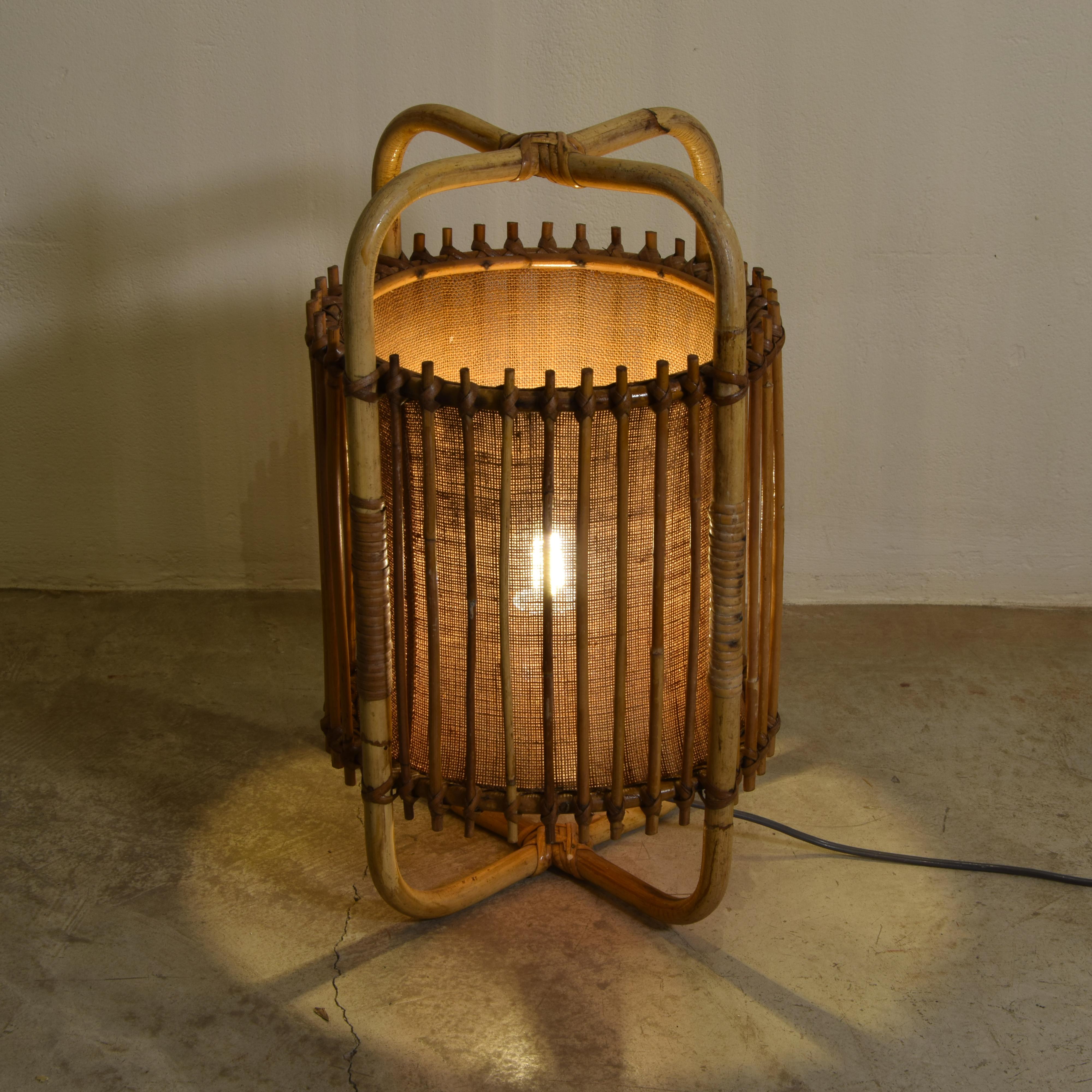 Mid-Century Modern 1960s bamboo table lamp. For Sale