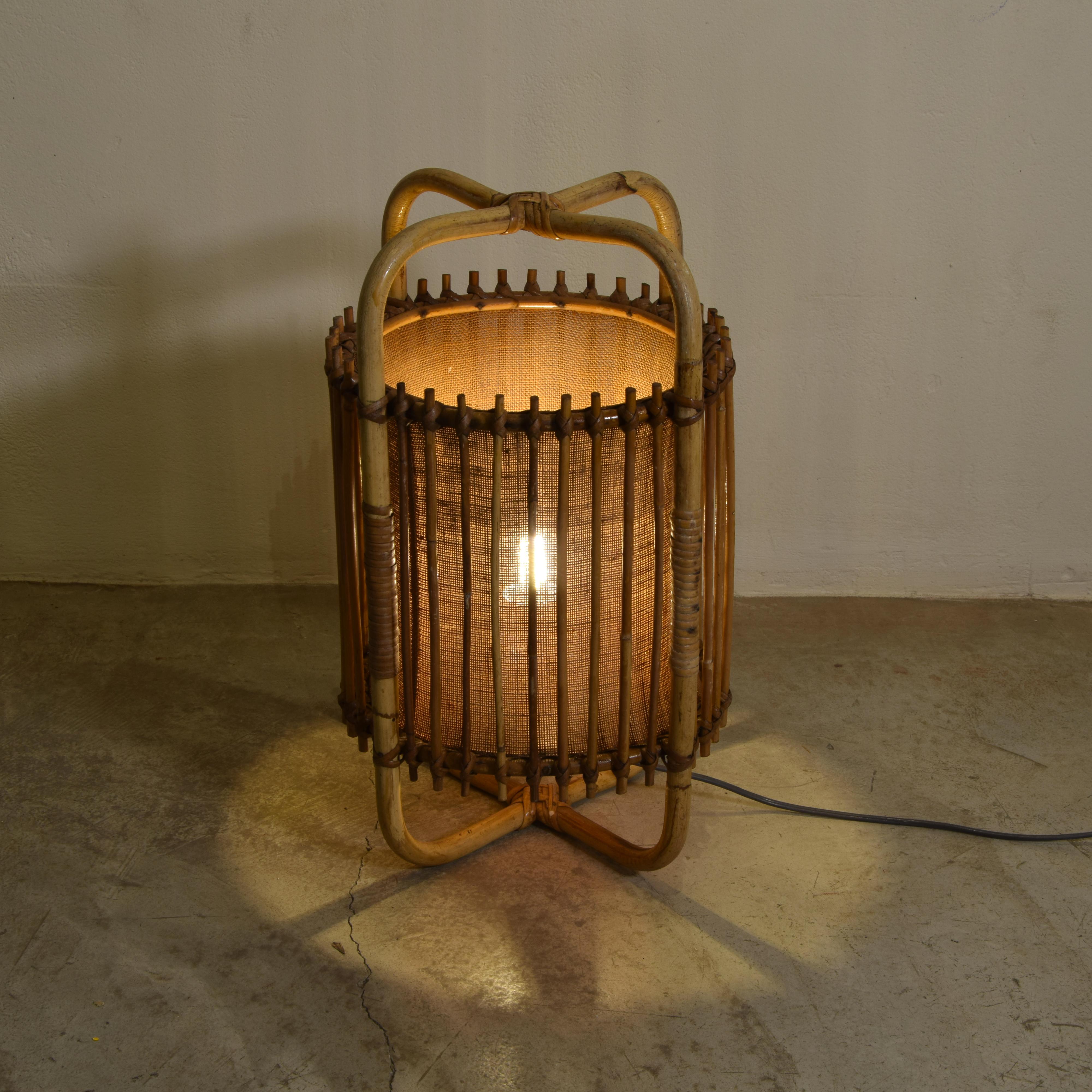 Italian 1960s bamboo table lamp. For Sale