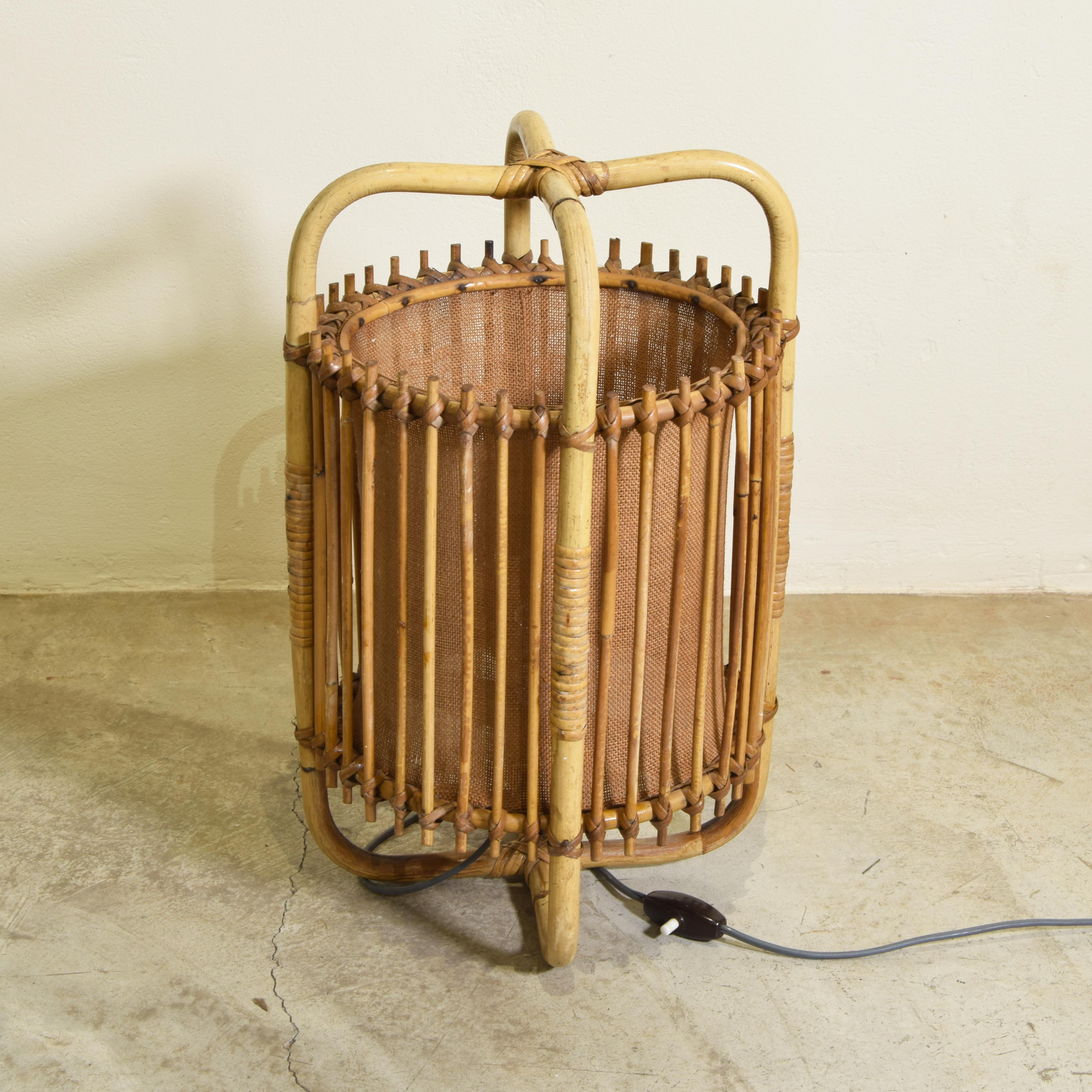 1960s bamboo table lamp. In Good Condition For Sale In bari, IT