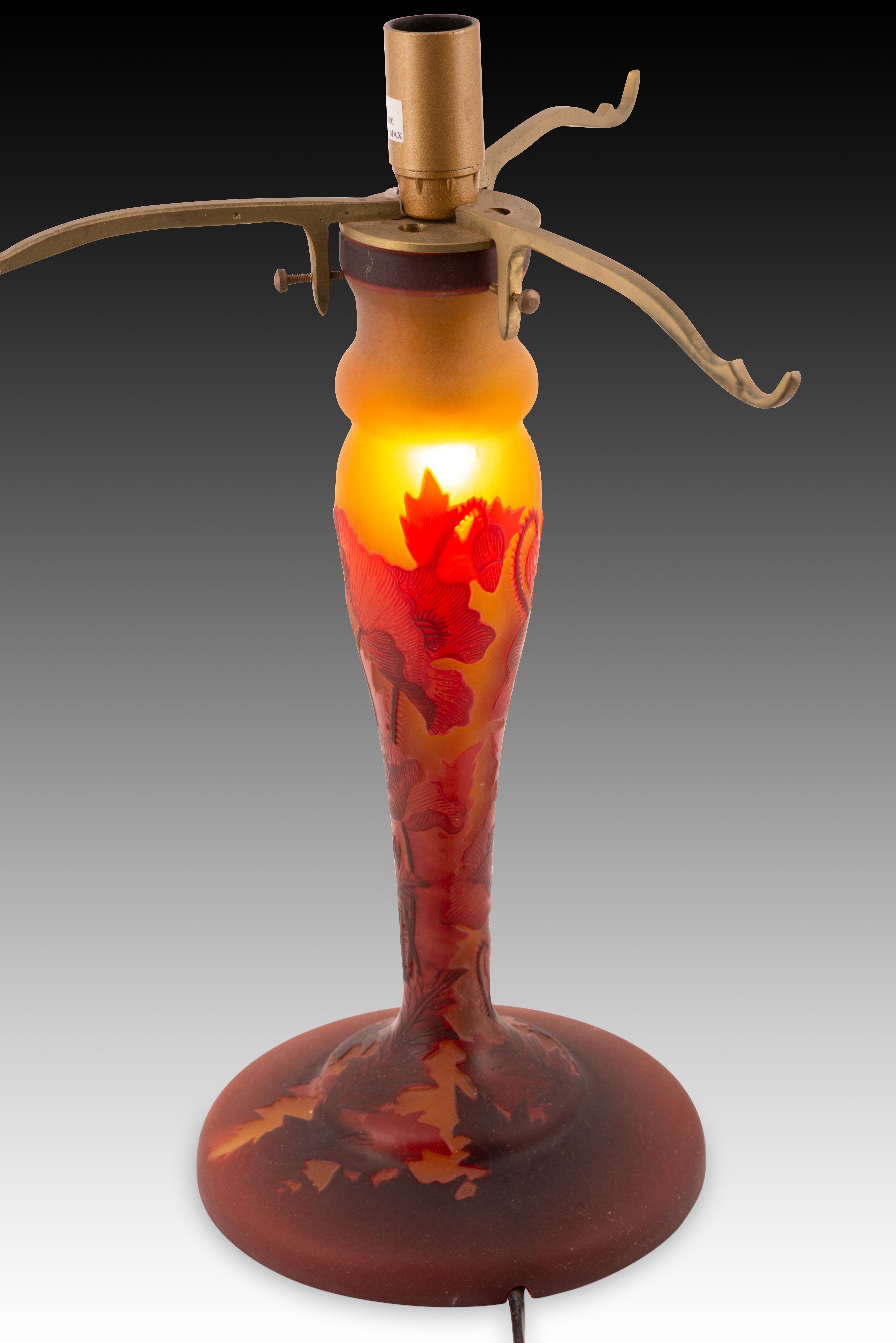 Européen Base de lampe de table. Verre, métal. 20e siècle, basé sur des modèles Art nouveau. en vente