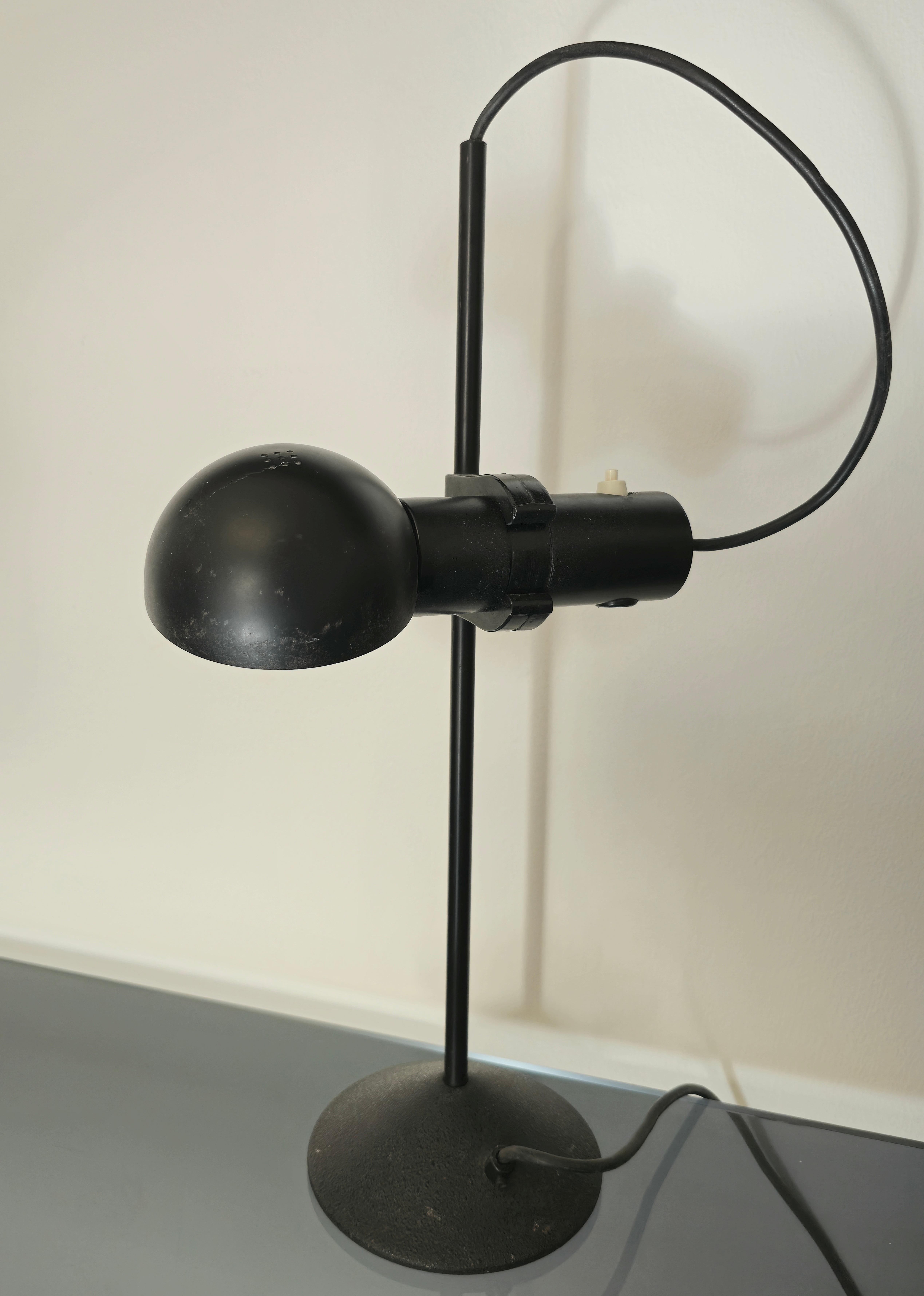 Mid-Century moderno Lampada da tavolo Black di Barbieri & Marianelli Mid-century Design Italia 1960 in vendita
