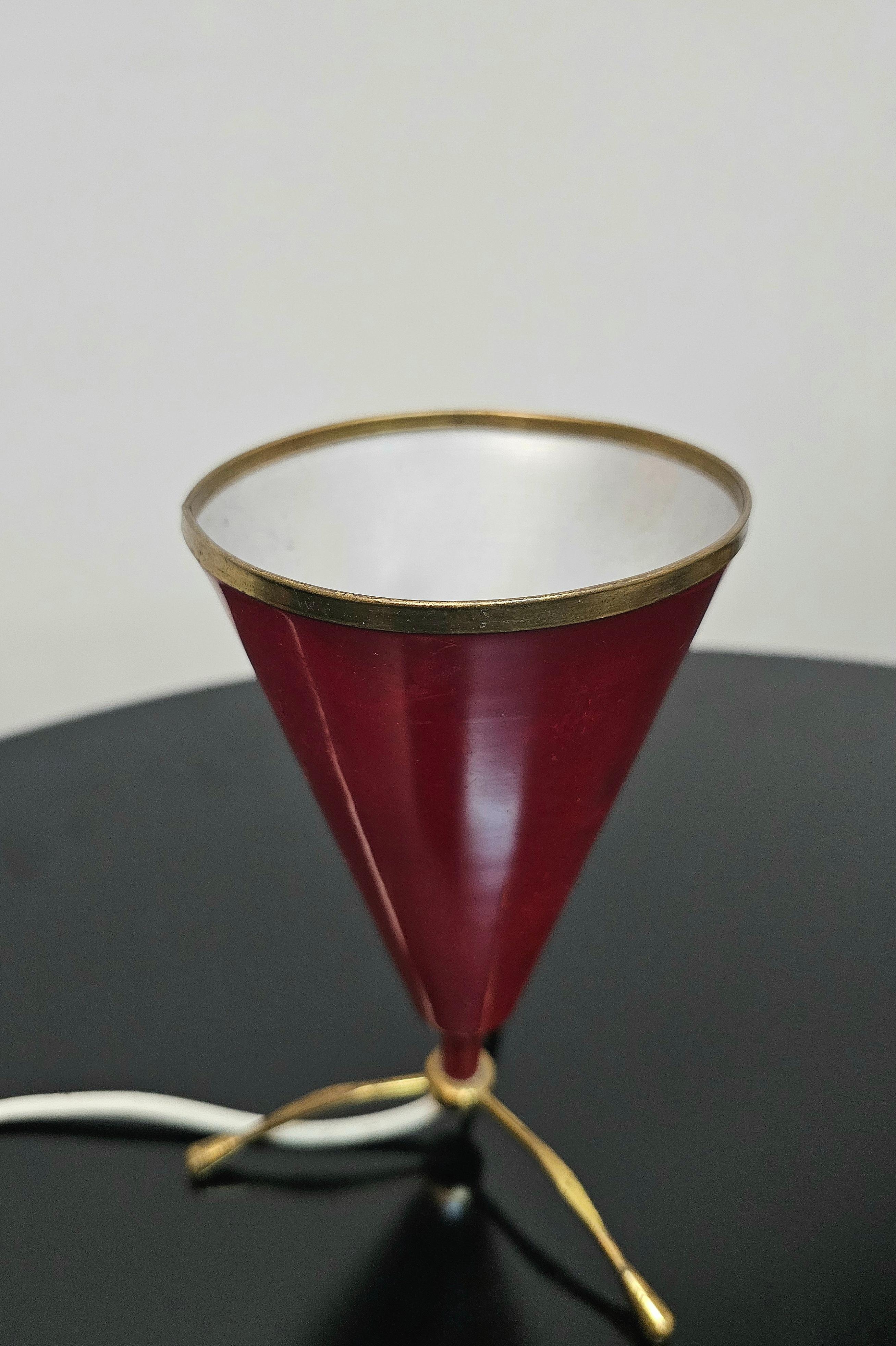 Lampe de table en laiton et aluminium rouge attribuée à Arredoluce Midcentury Italy 50s en vente 3