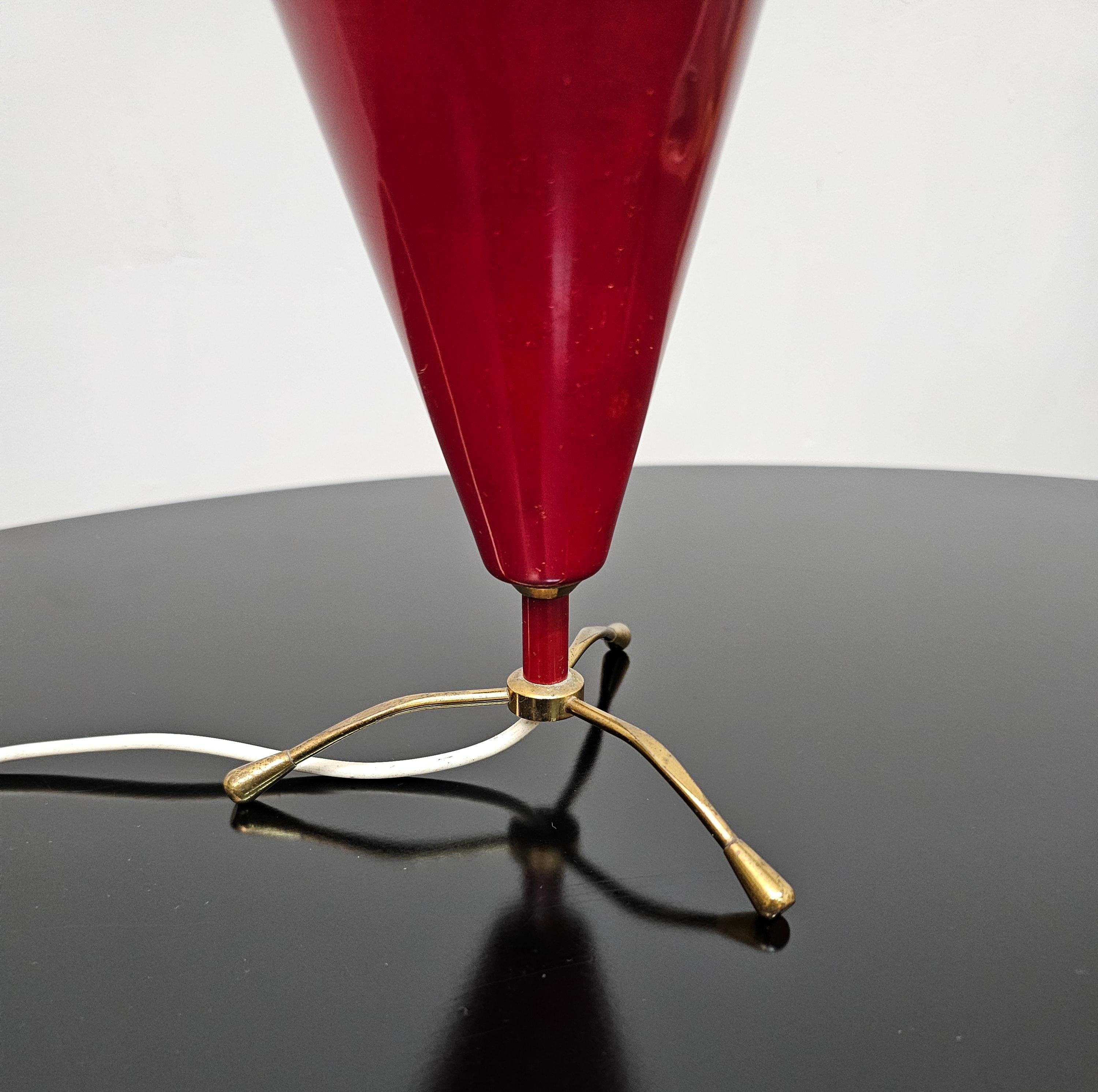 Lampe de table en laiton et aluminium rouge attribuée à Arredoluce Midcentury Italy 50s en vente 4