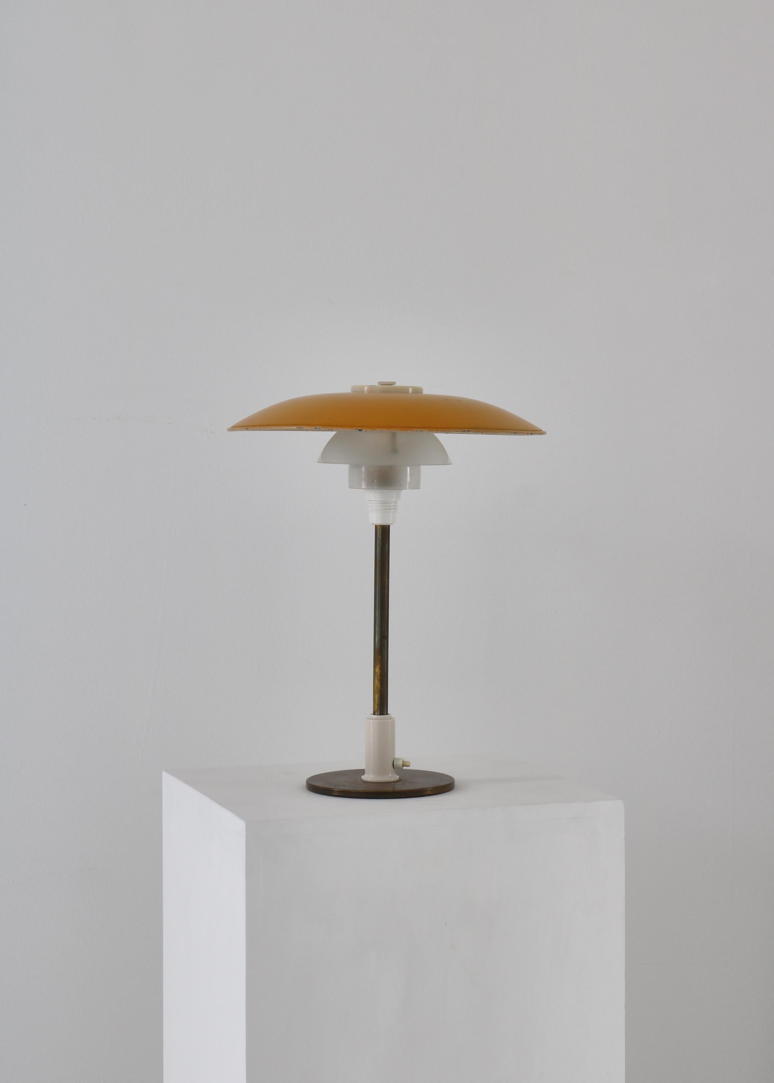 Scandinave moderne Lampe de bureau en laiton PH-Lamp 3/2 par PH / Poul Henningsen, Louis Poulsen, années 1940 en vente