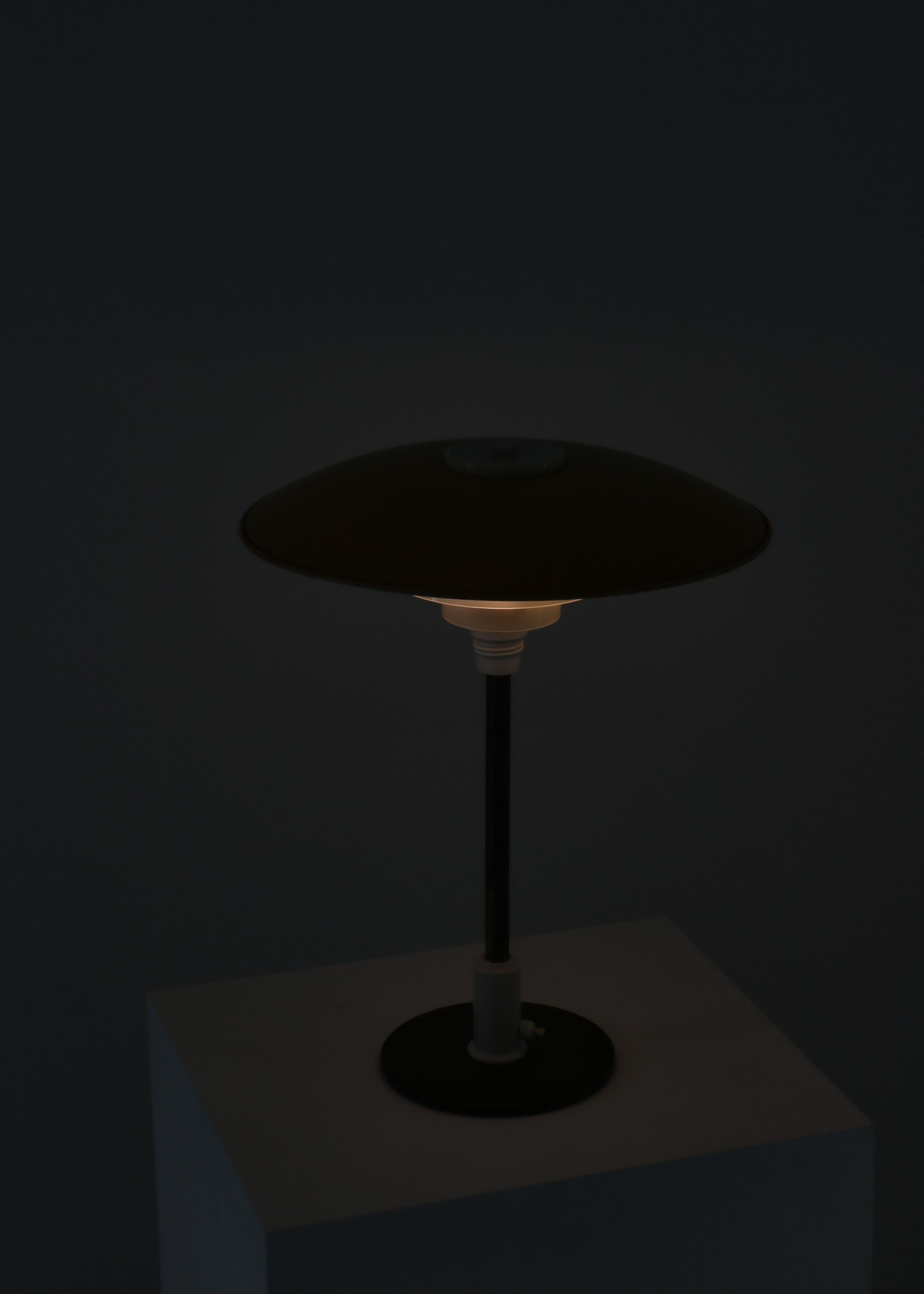 Lampe de bureau en laiton PH-Lamp 3/2 par PH / Poul Henningsen, Louis Poulsen, années 1940 en vente 2
