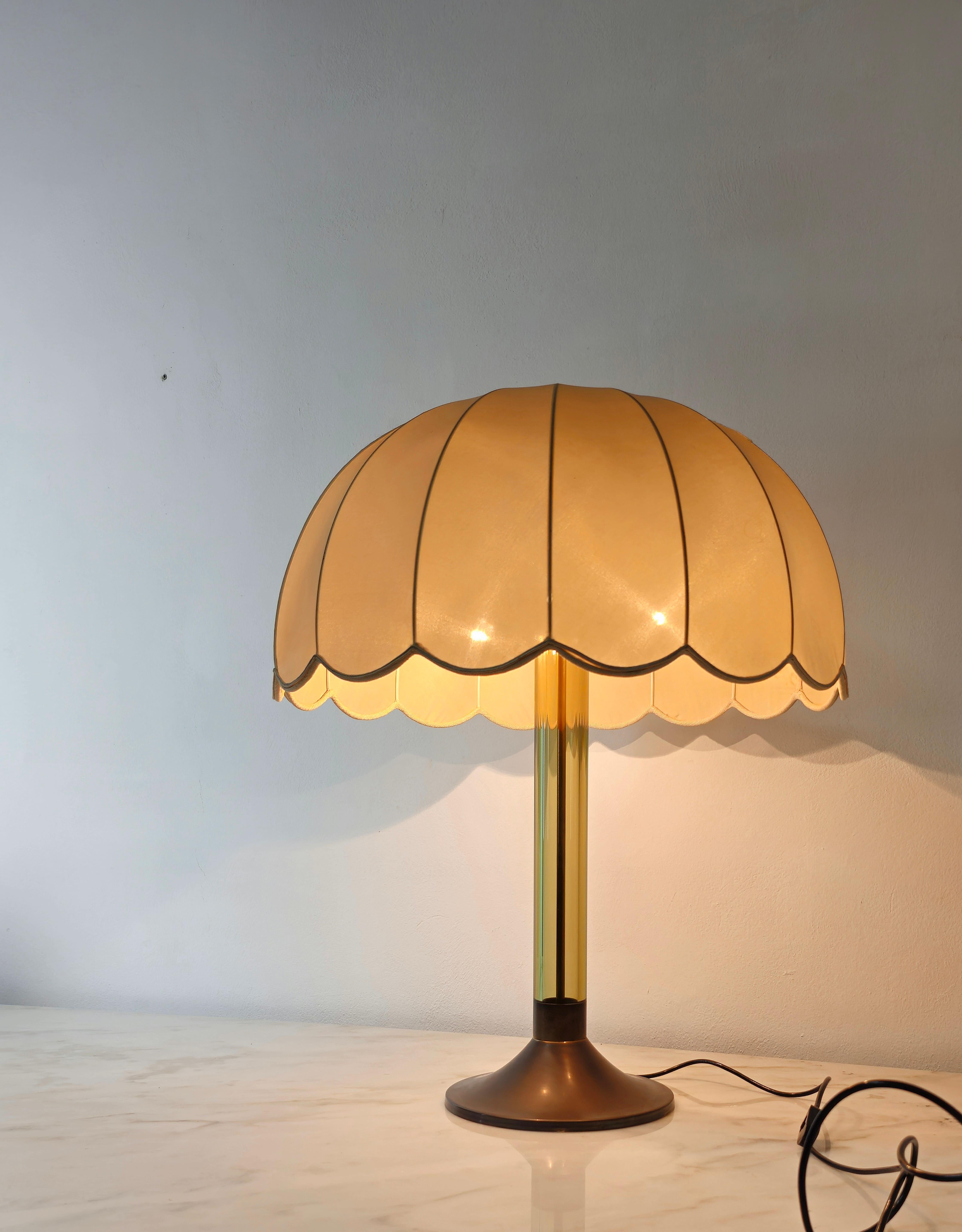 Tischlampe Messing Plexiglas Stoff Midcentury Italian Design 1960s (20. Jahrhundert)