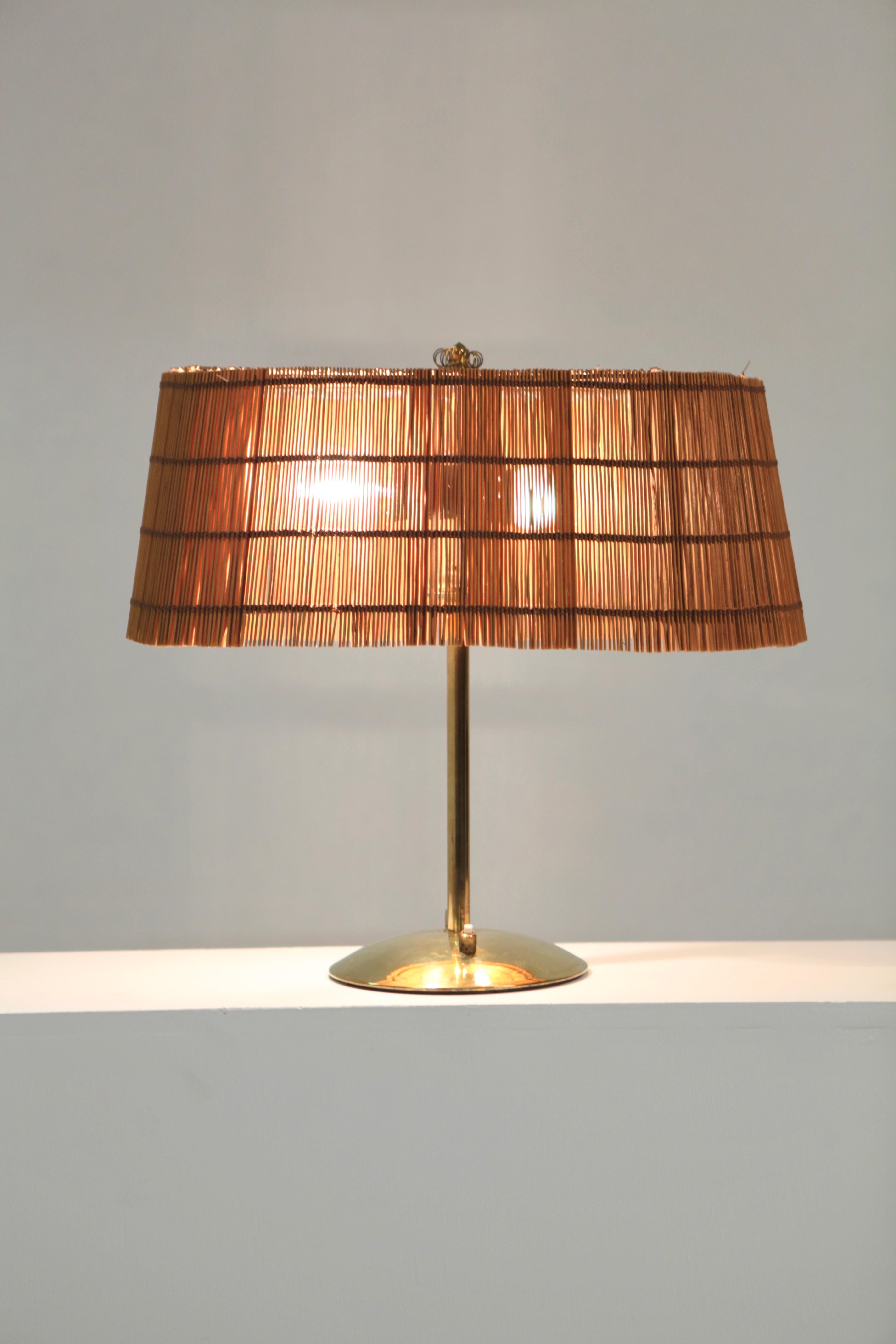 A rare table lamp, manufactured by Lasipaino Oy in Finland, 1940s.
Brass and wooden splints shade.