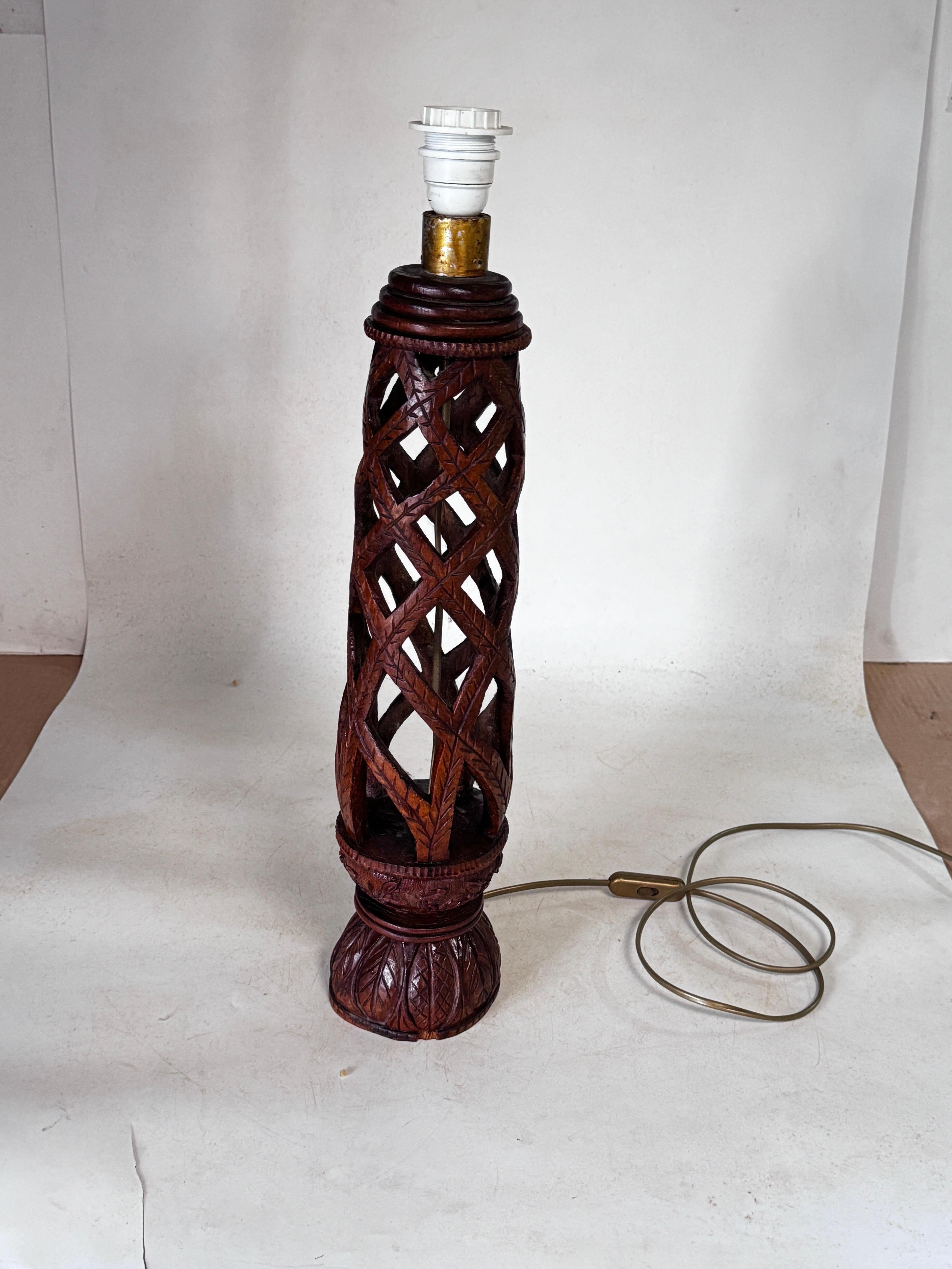 Tischlampe, Brutalist Holz, Brown Farbe Frankreich 20. Jahrhundert im Angebot 6