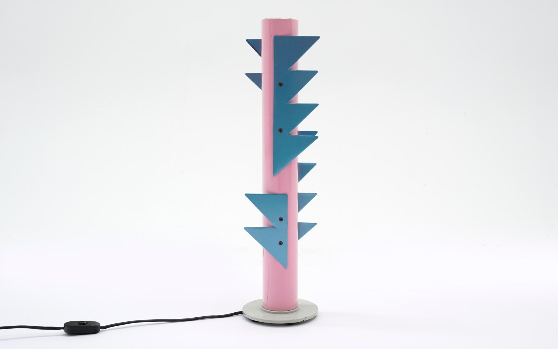 Postmoderne Lampe de bureau rose et bleue d'Alessandro Mendini pour Studio Alchimia, Italie, années 1980 en vente