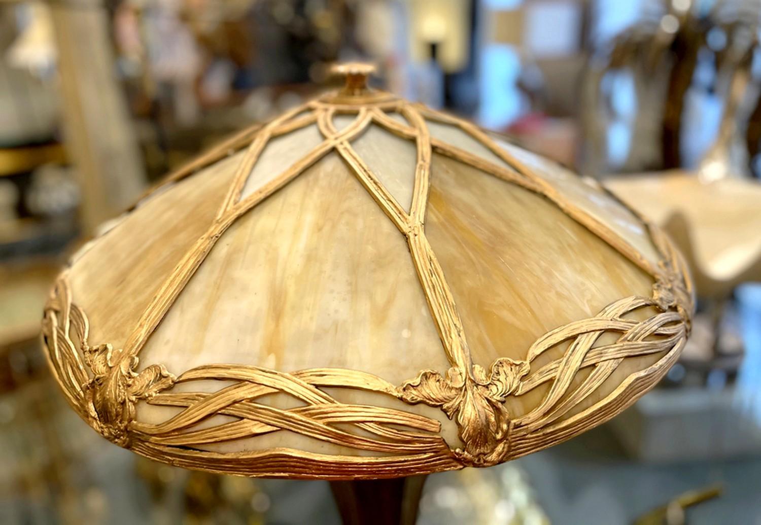 American Table Lamp by Bradley and Hubbard Manufactory, Usa circa 1900 For Sale