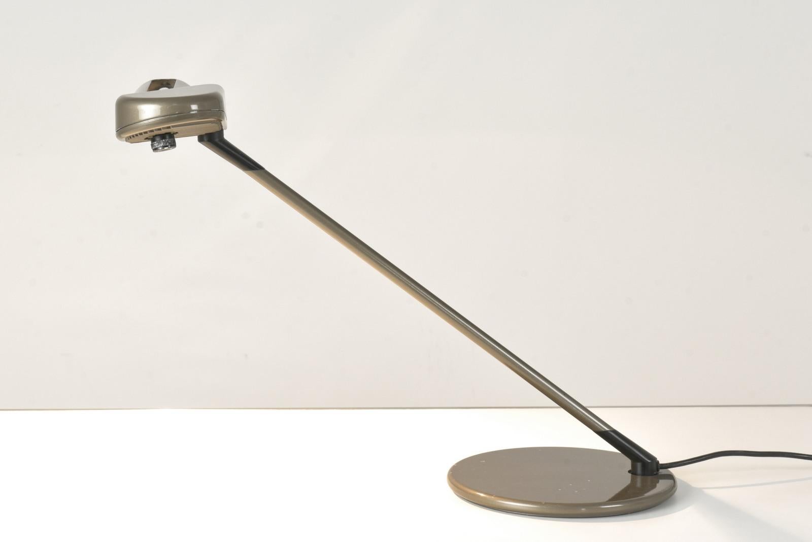 Tischlampe von Bruno Geccelin für Arteluce, Italien - 1979 (Italienisch) im Angebot