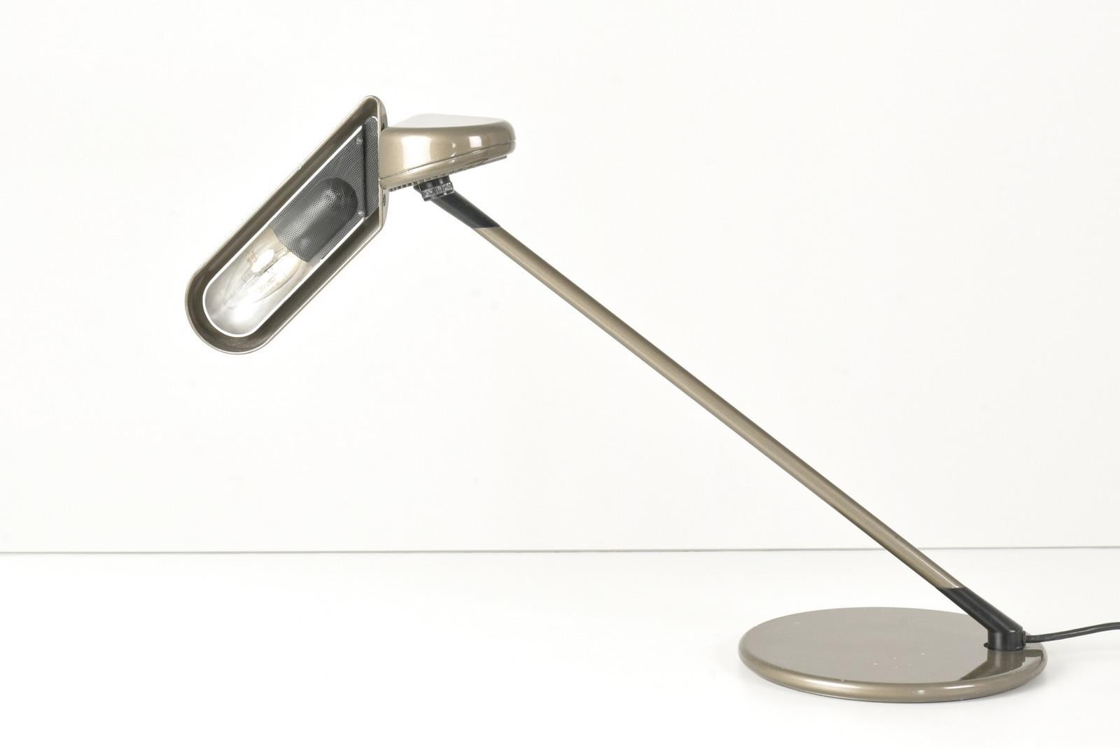 Tischlampe von Bruno Geccelin für Arteluce, Italien - 1979 im Angebot 1