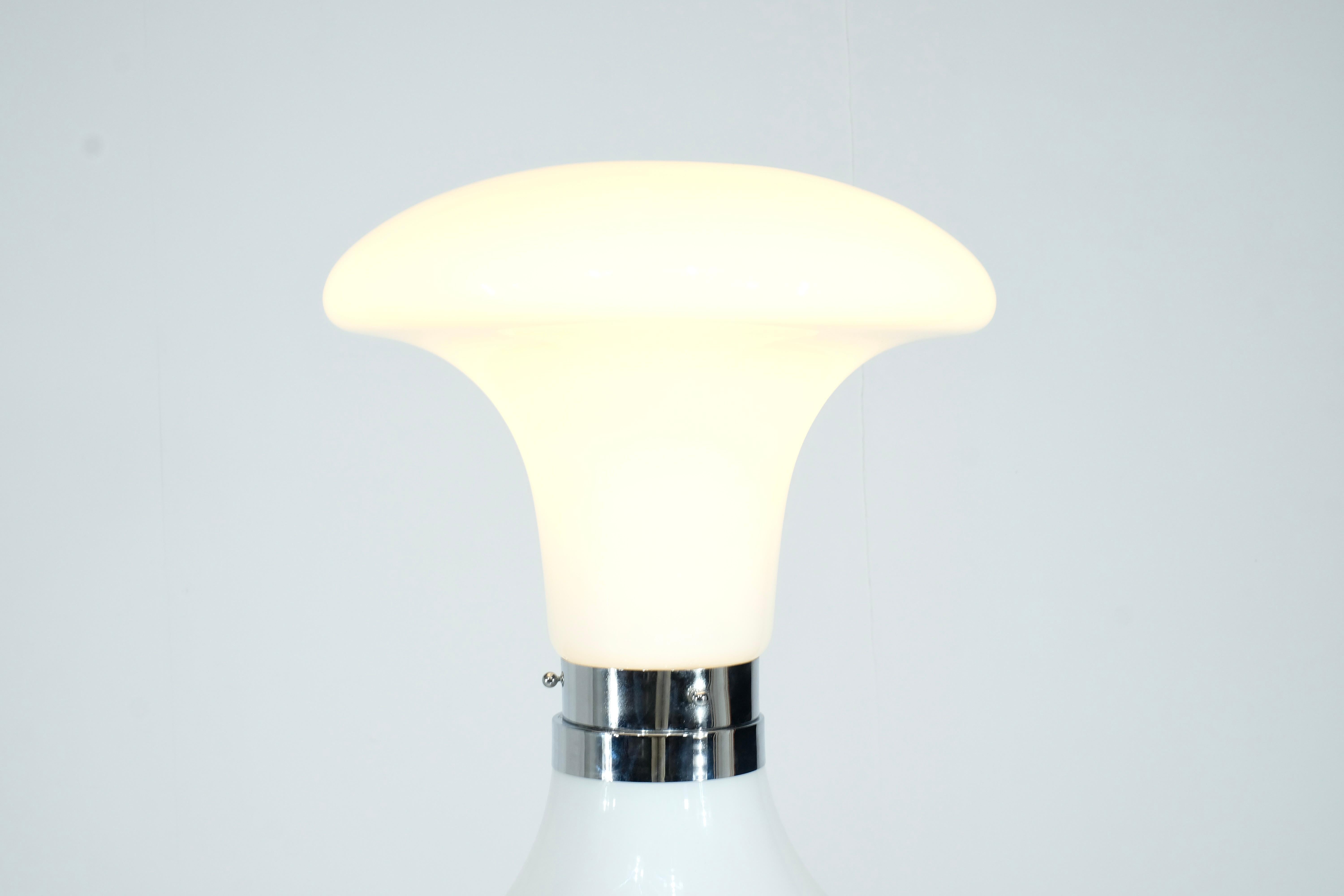 Table Lamp By Carlo Nason for mazzega - 1970s In Excellent Condition For Sale In Uccle, Bruxelles
