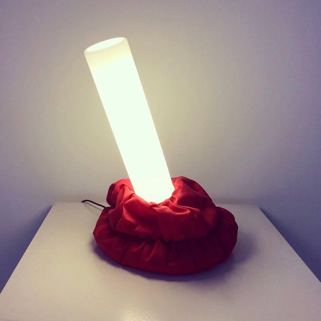 ‘Cloche’ table lamp designed by De Pas, D'Urbino & Lomazzi for Syrrah, 1982, Italy.
Resinated red fabric and perspex (Methacrylate).
Dimensions: 35 cm H, diameter 24 cm.
Good original condition.
All purchases are covered by our Buyer Protection