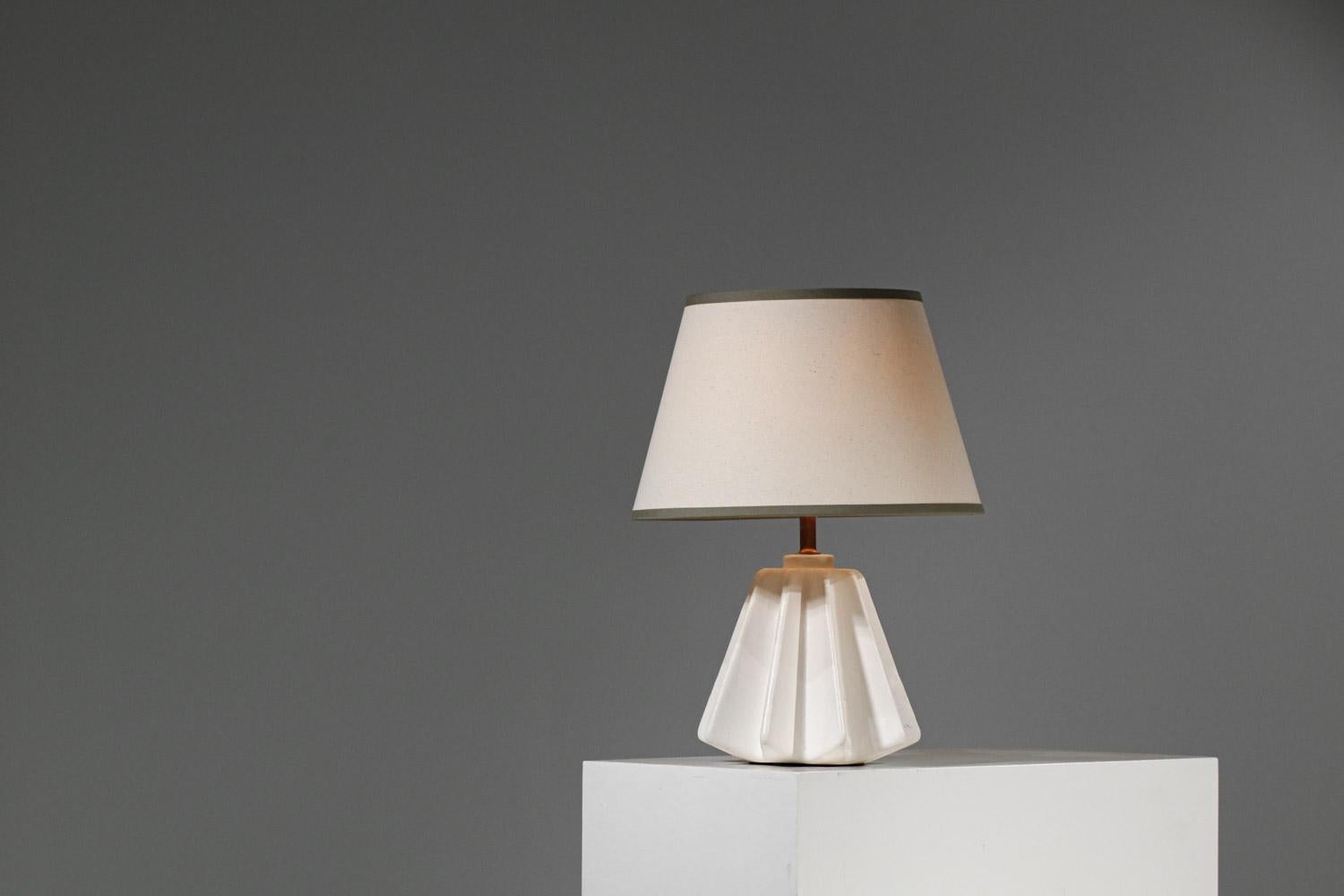 Tischlampe aus weißem Gips von Donna für Danke Galerie, DONNA (Organische Moderne) im Angebot