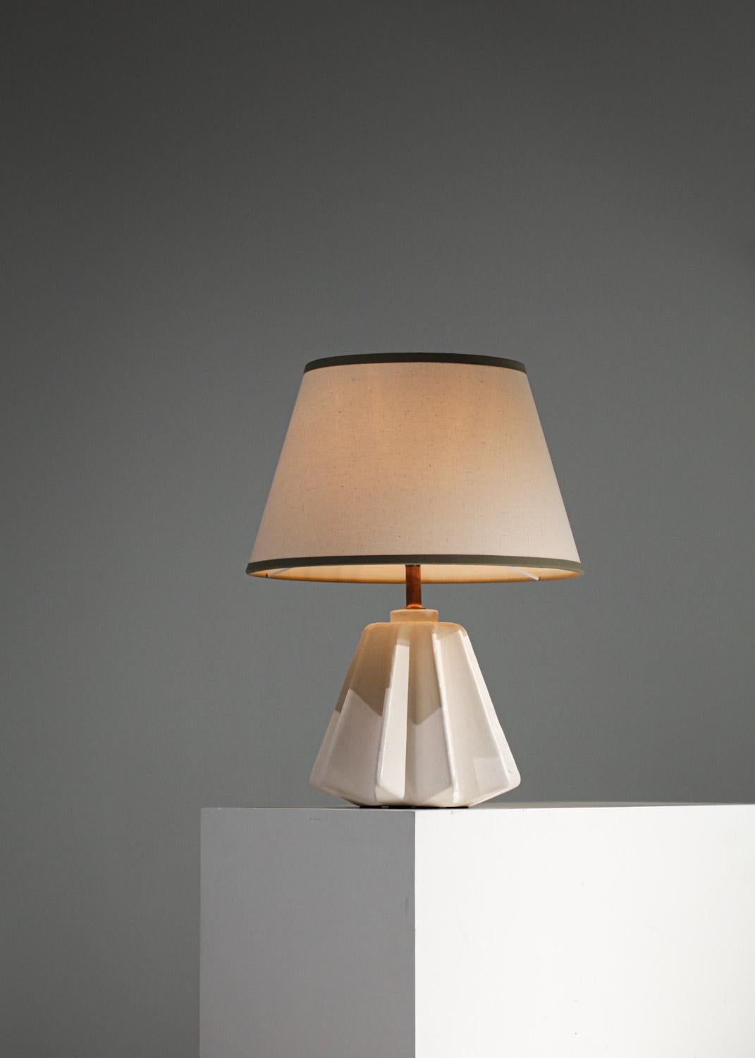 Tischlampe aus weißem Gips von Donna für Danke Galerie, DONNA (Handgefertigt) im Angebot