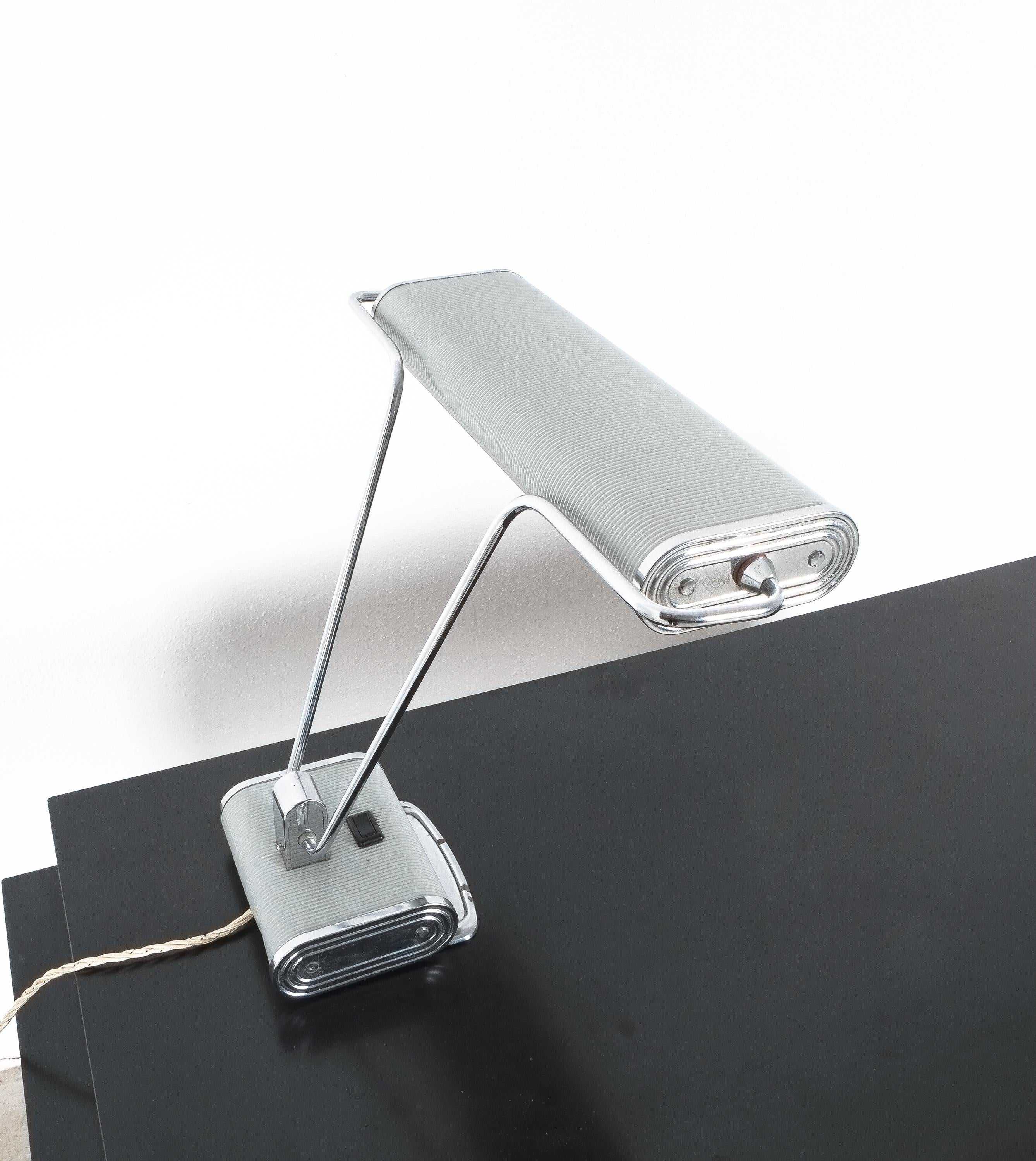 Streamlined Moderne Table Lamp by Eileen Gray for Jumo, Art Deco