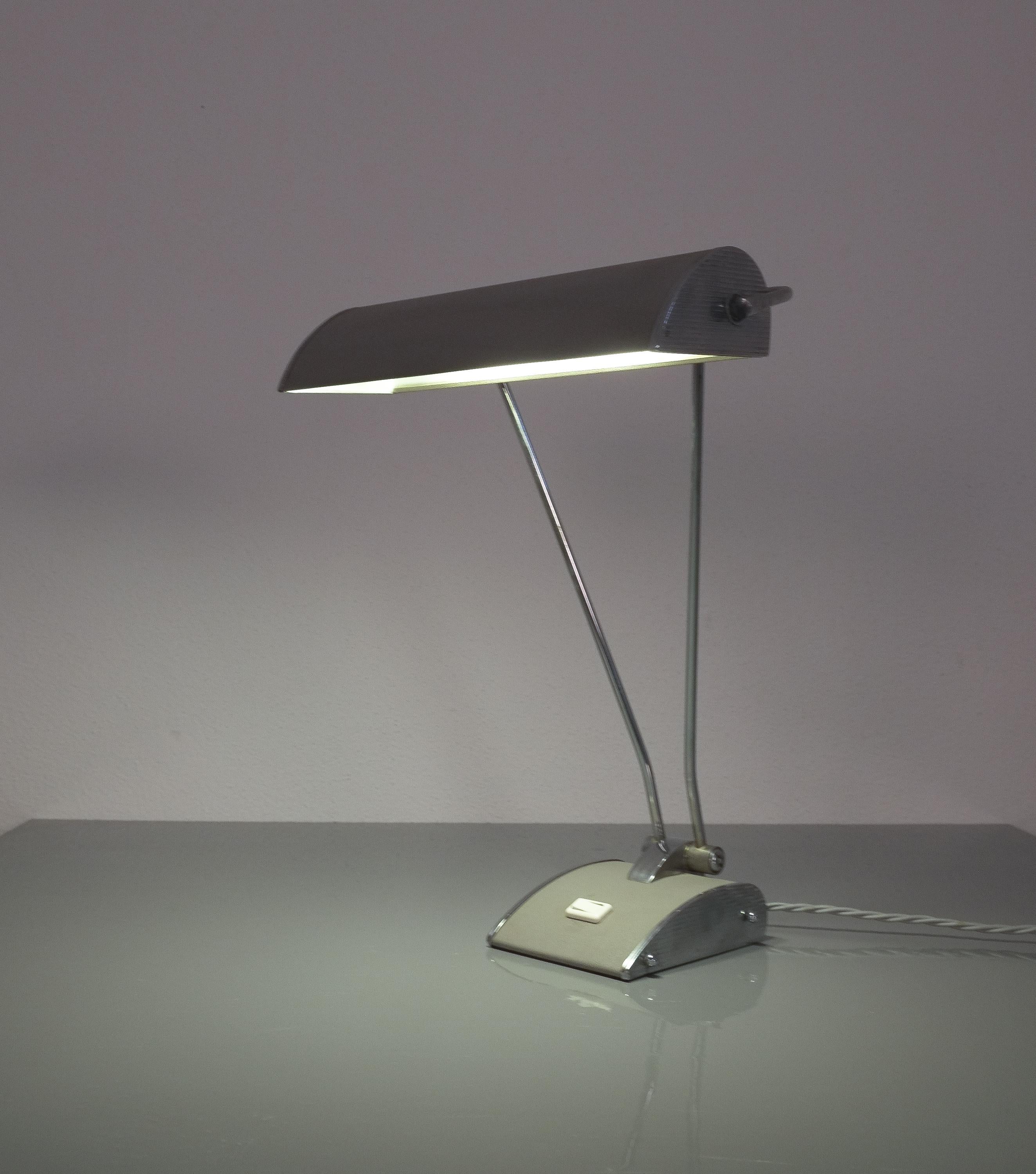 Grey table lamp by Eileen Gray for Jumo, midcentury

Iconic lamp made from grey lacquered and chromed folded sheet metal. It is in good vintage condition, has been rewired, checked and cleaned. No major damages.
   