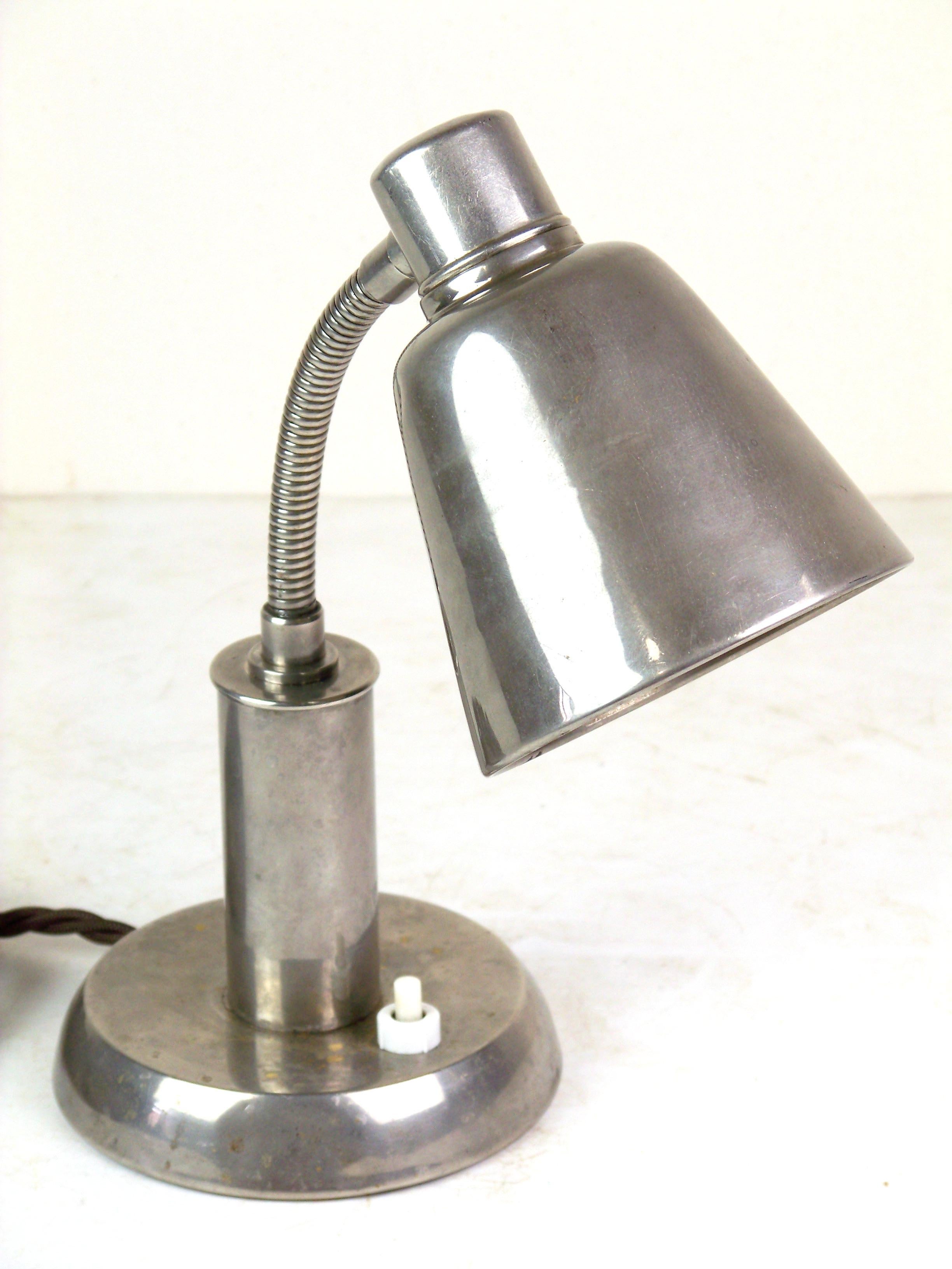 Fully functional in beautiful original condition. Chrome-plated brass (nickel plating on the base rubbed off in places). Switch, bulb holder, gooseneck - all structural parts are in perfect condition. New wiring.