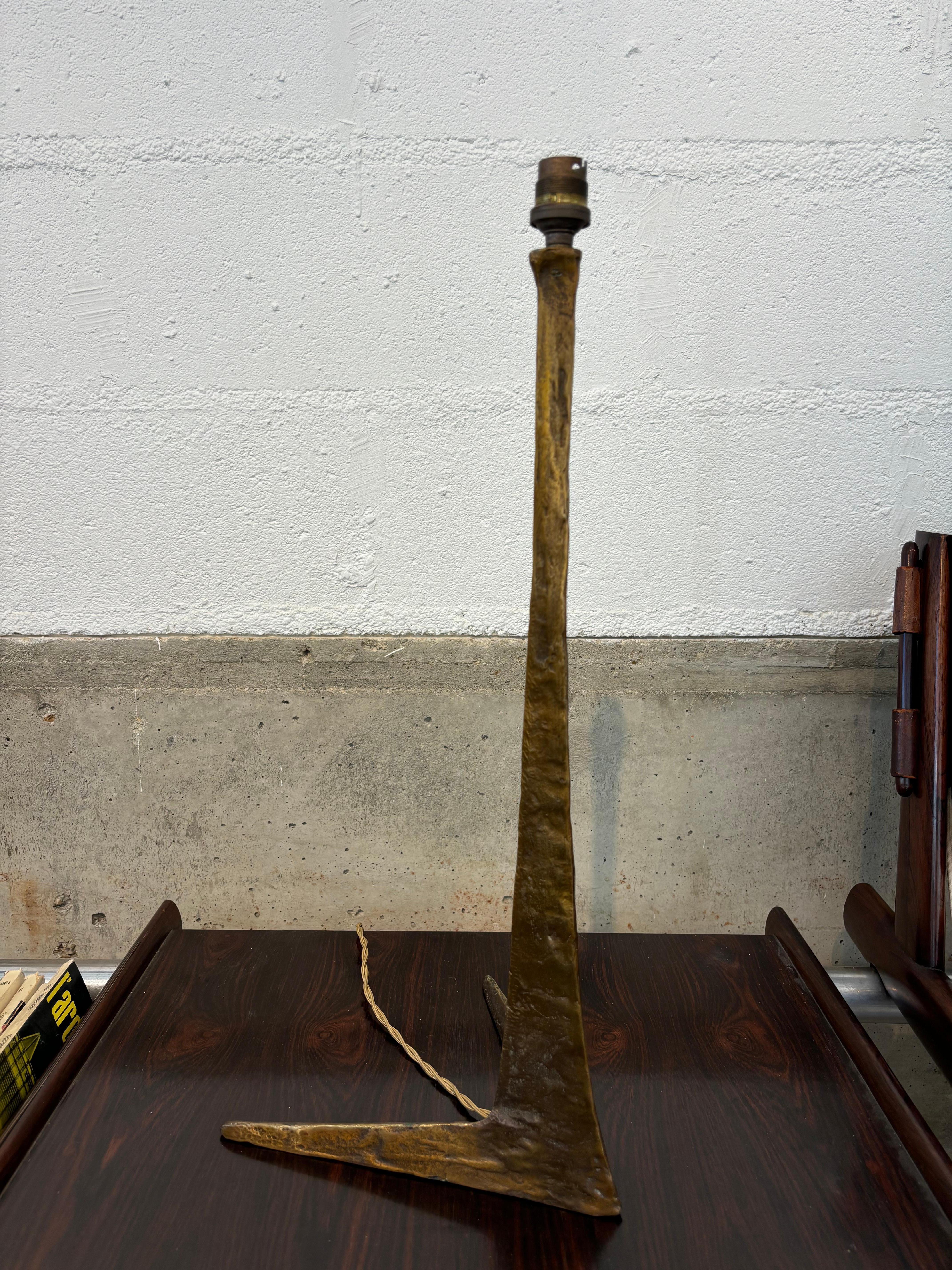 Rare lampe en bronze par Felix Agostini. 