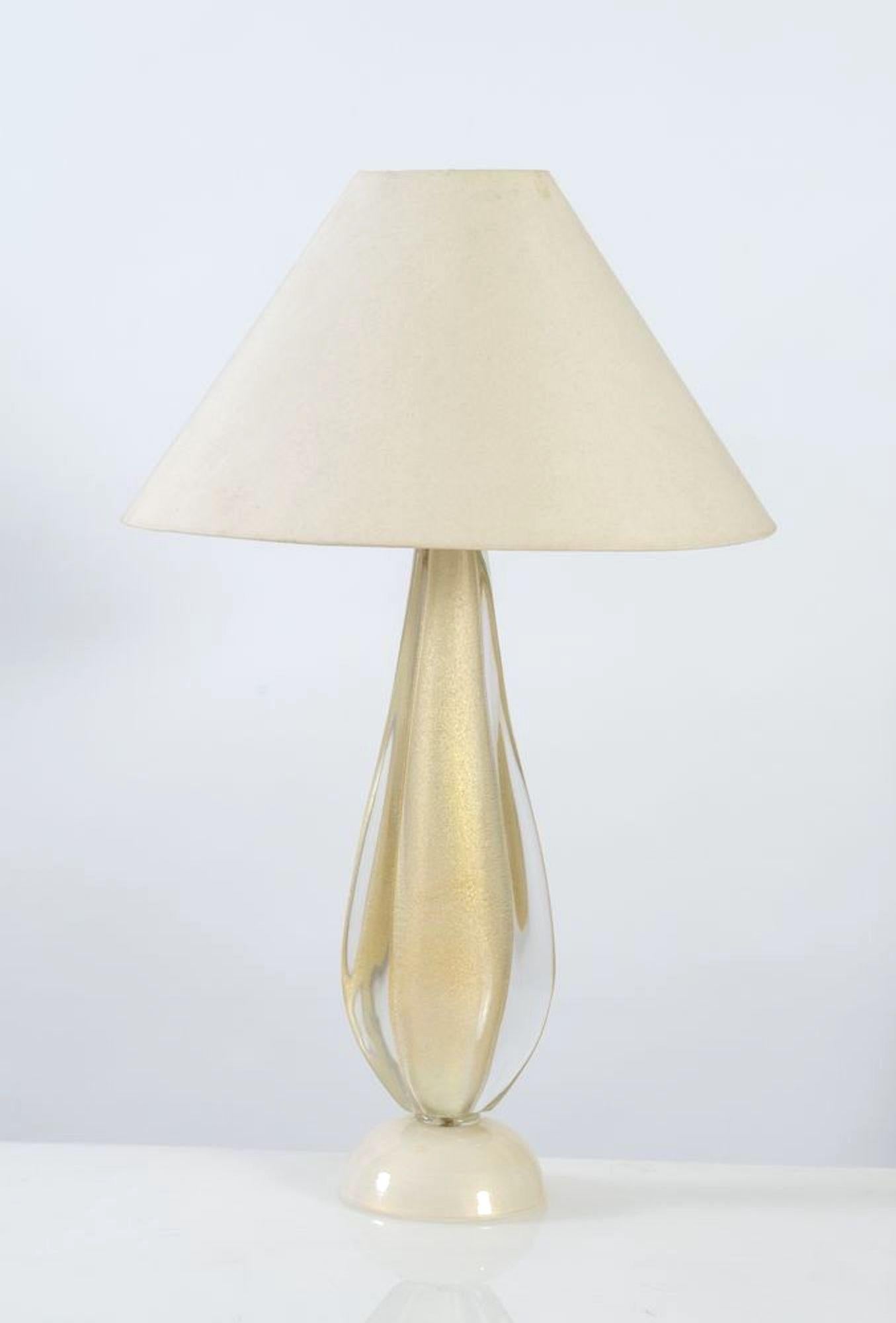 Table lamp with internal structure in metal and blown glass by Flavio Poli.

Prod. Murano, Italy, around 1950.

Good conditions.

