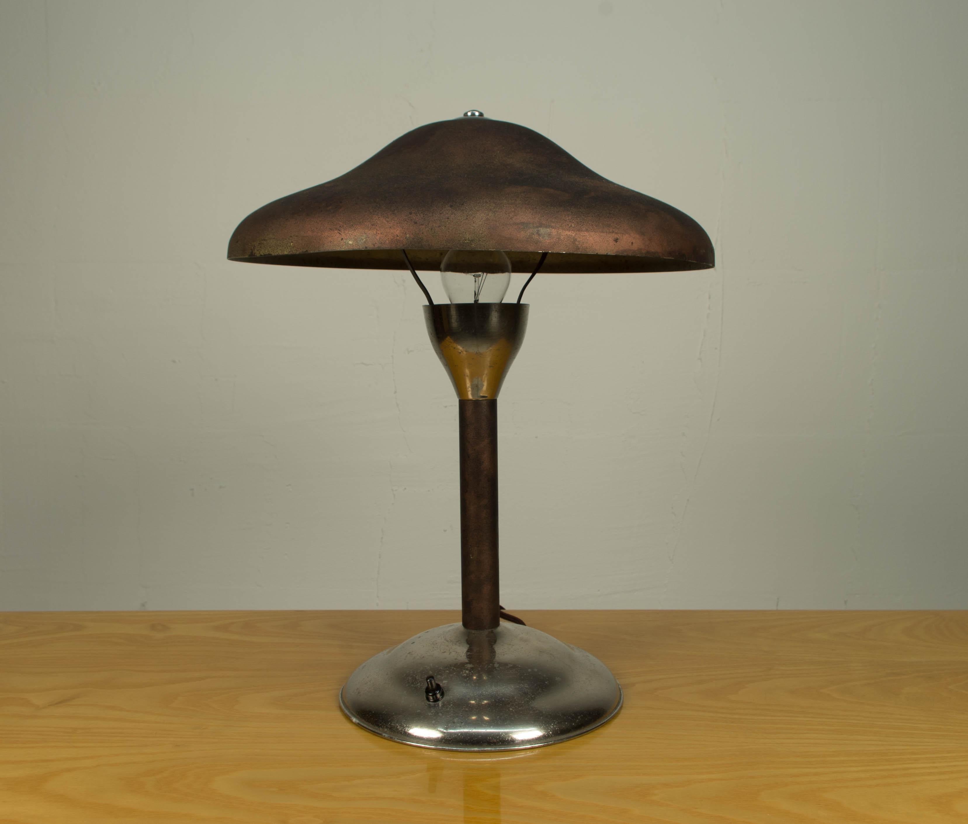 Rare table lamp designed by Frantisek Anyz for his company IAS in 1920s. Very good original condition. E26 or E27 socket.